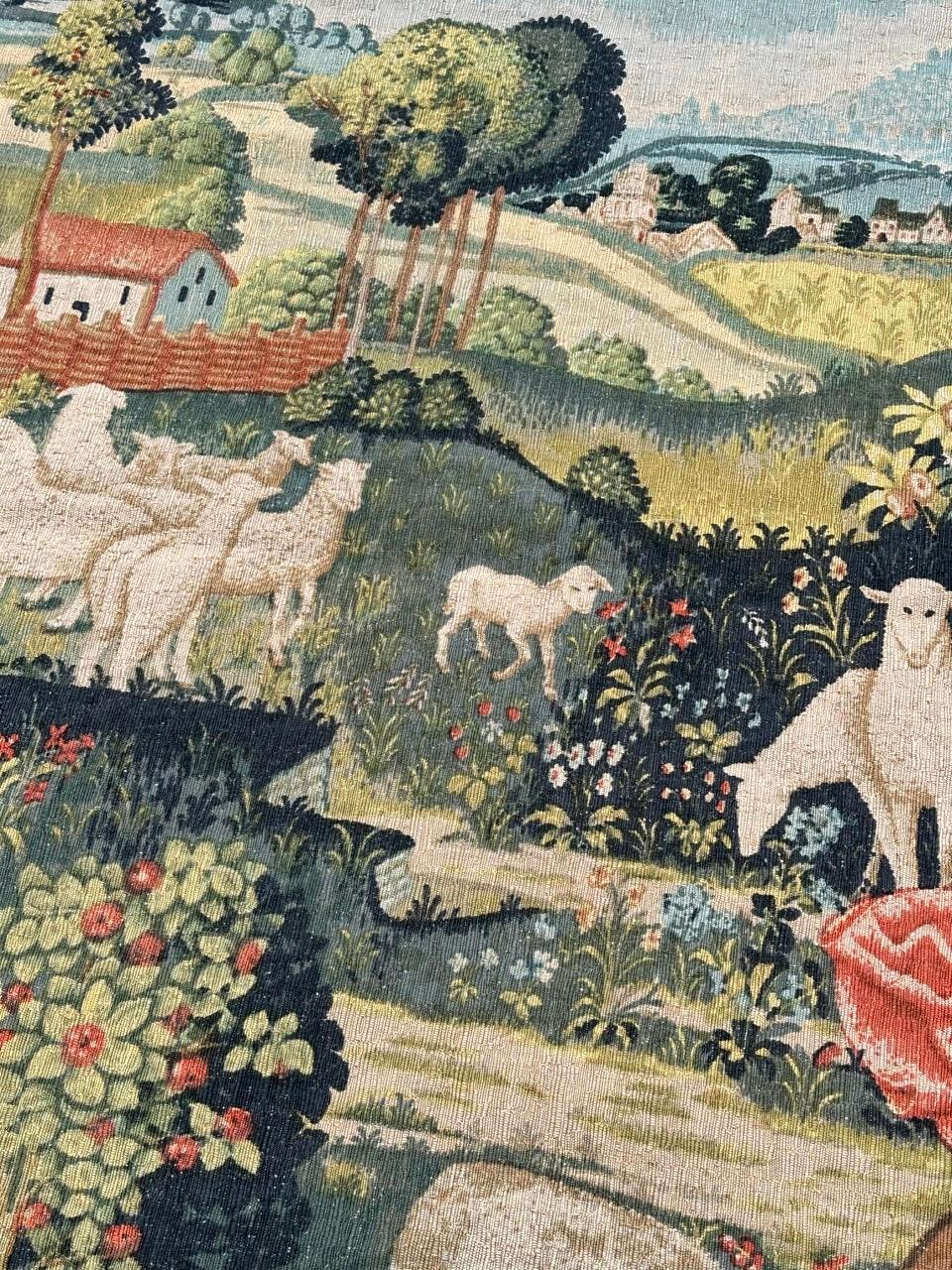 Wunderschöner französischer handbedruckter Vintage-Wandteppich im Aubusson-Stil, Land concert (20. Jahrhundert) im Angebot