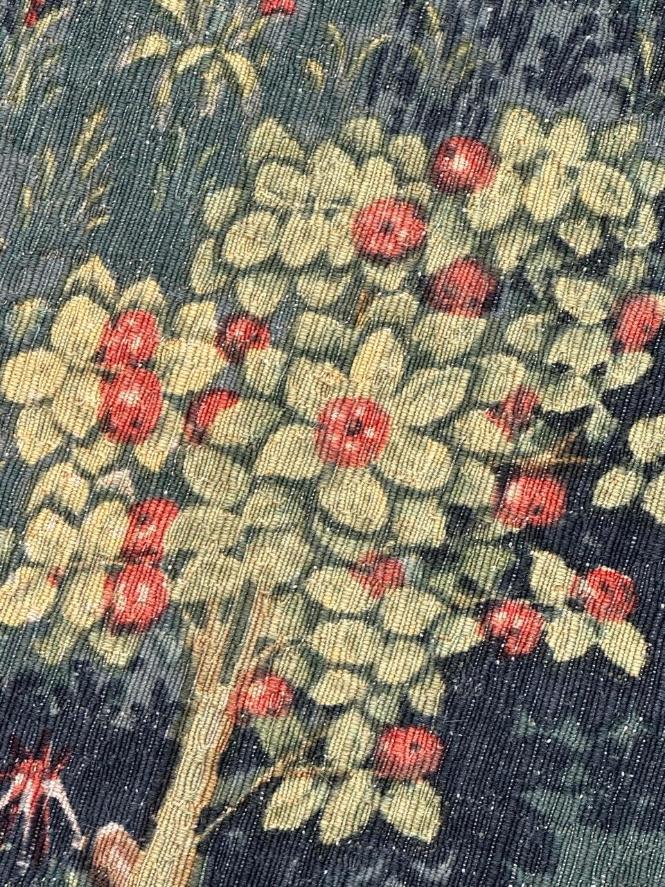 Wunderschöner französischer handbedruckter Vintage-Wandteppich im Aubusson-Stil, Land concert im Angebot 1