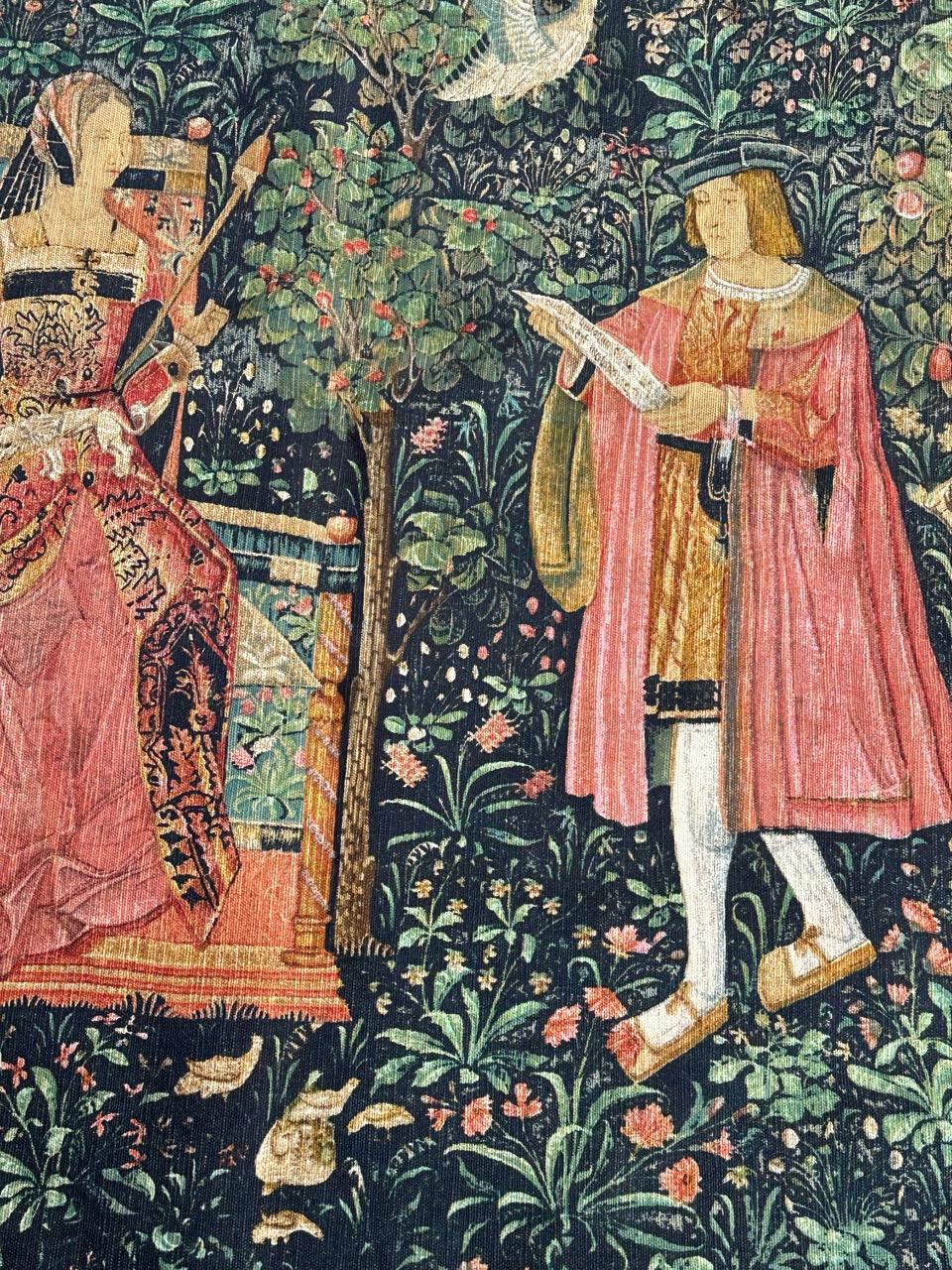 Sehr schöne Mitte des Jahrhunderts Französisch Aubusson Stil Wandteppich mit einem Design eines mittelalterlichen Museum Design Wandteppich mit dem Titel 