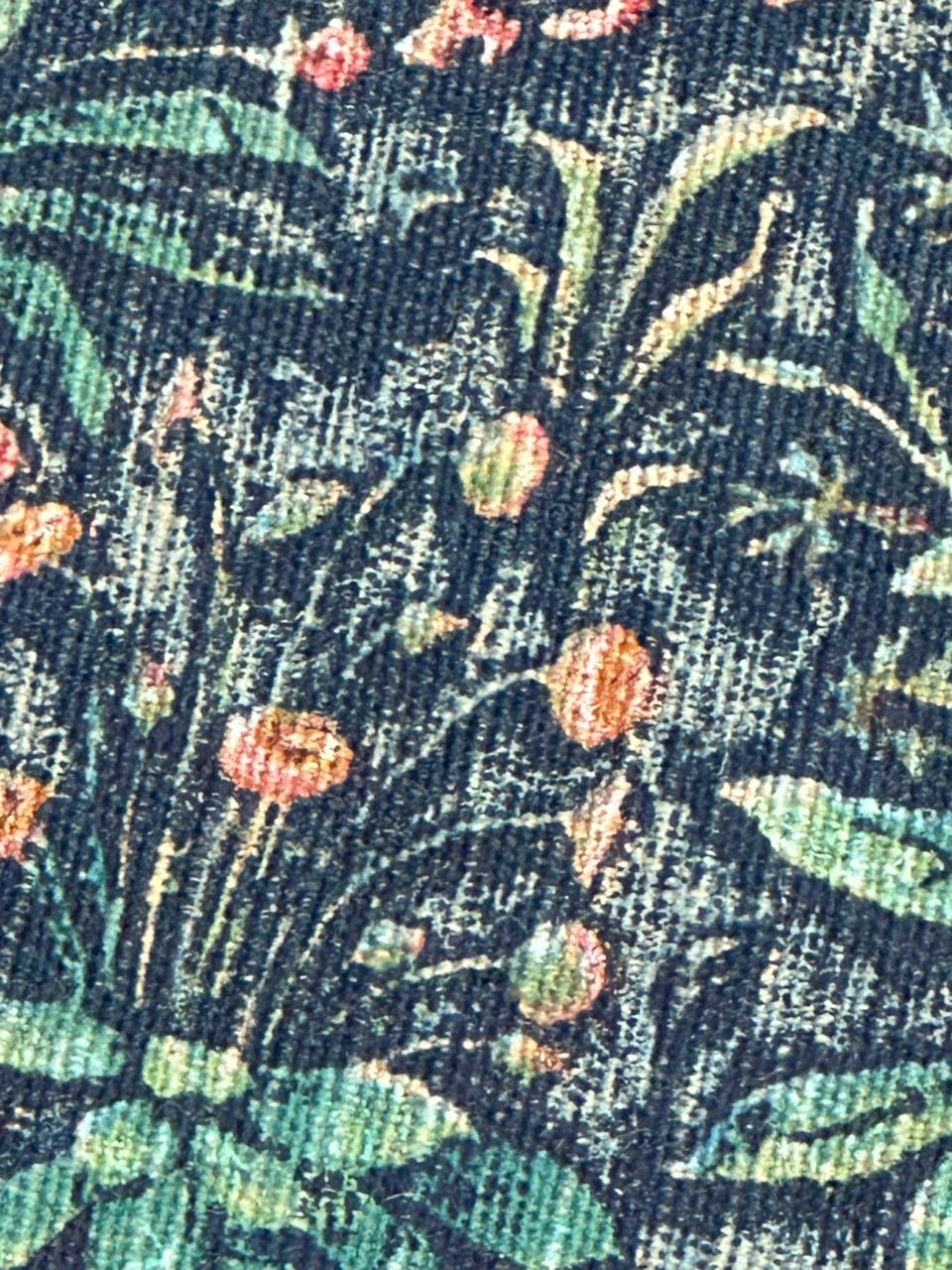 Wunderschöner französischer handbedruckter Vintage-Wandteppich im Aubusson-Stil mit Lesezeichen im Angebot 1