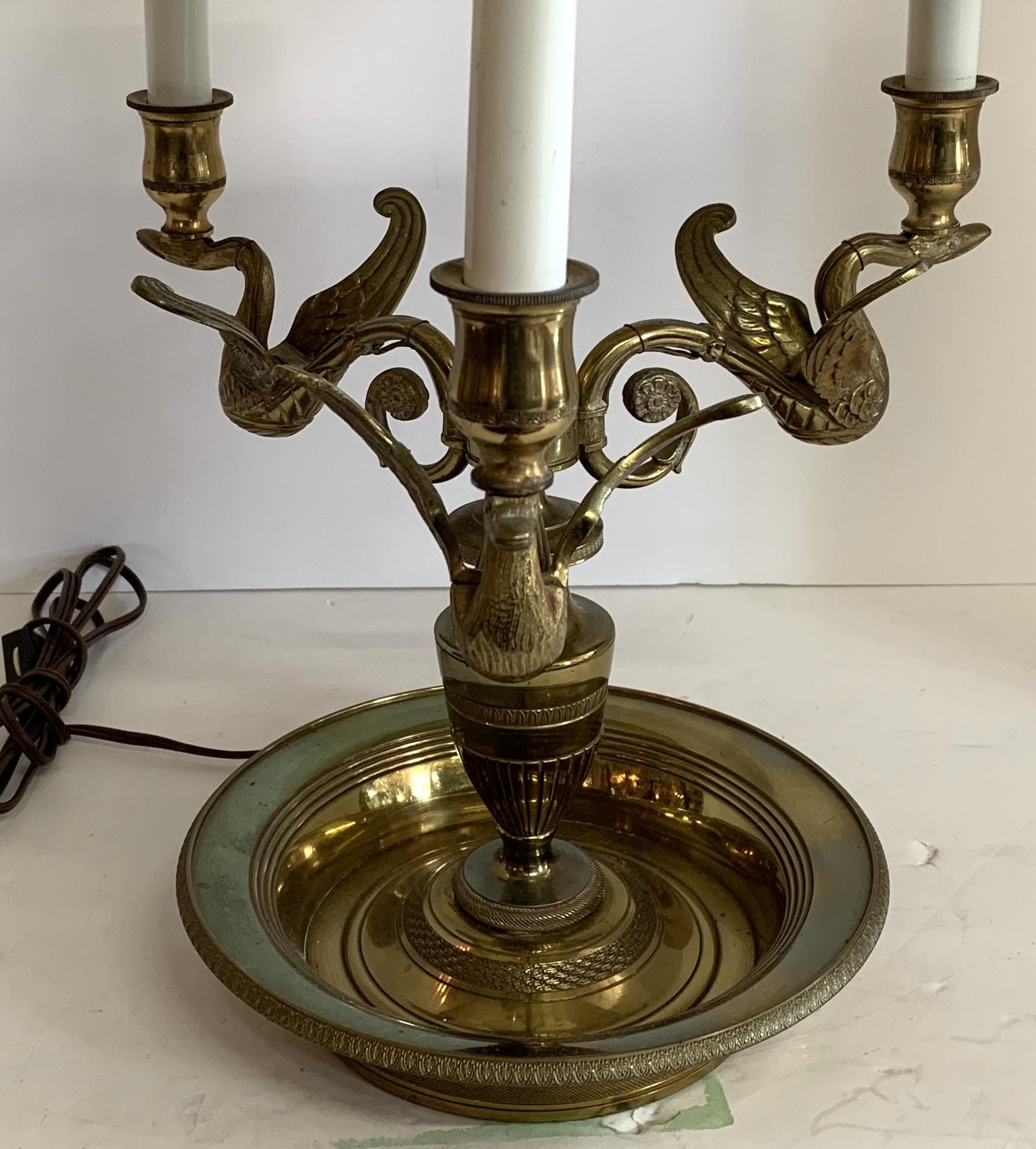 Bouillotte-Lampe, 3 Lichter, Vintage, französische Bronze, Schwan, roter Zinnschirm (Französisch) im Angebot