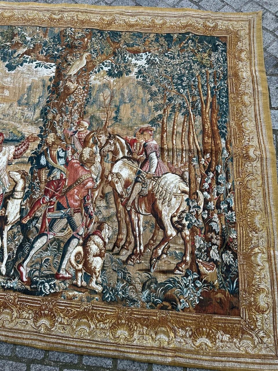 Entdecken Sie die Eleganz dieses handbedruckten französischen Wandteppichs aus der Mitte des Jahrhunderts mit dem exquisiten Motiv 