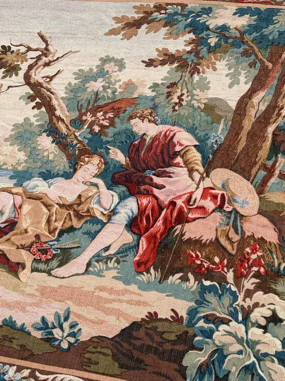 Idylle (von François Boucher)
Entdecken Sie die Eleganz dieses französischen Siebdruck-Wandteppichs aus der Mitte des Jahrhunderts mit dem exquisiten Design des berühmten französischen Malers Francois Boucher.
Die Idylle ist eine schöne ländliche