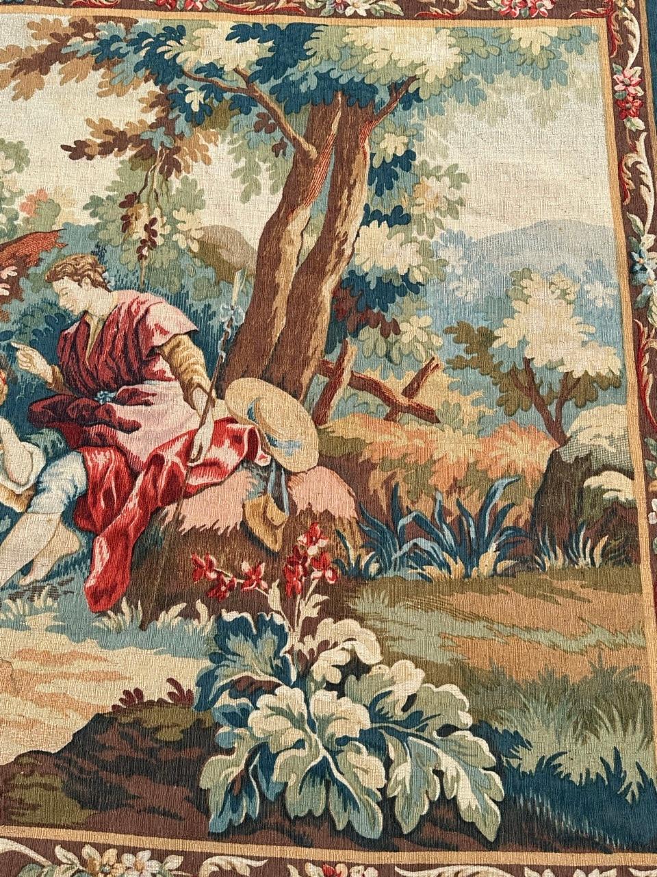 Idylle (von François Boucher)
Entdecken Sie die Eleganz dieses französischen Siebdruck-Wandteppichs aus der Mitte des Jahrhunderts mit dem exquisiten Design des berühmten französischen Malers Francois Boucher.
Die Idylle ist eine schöne ländliche