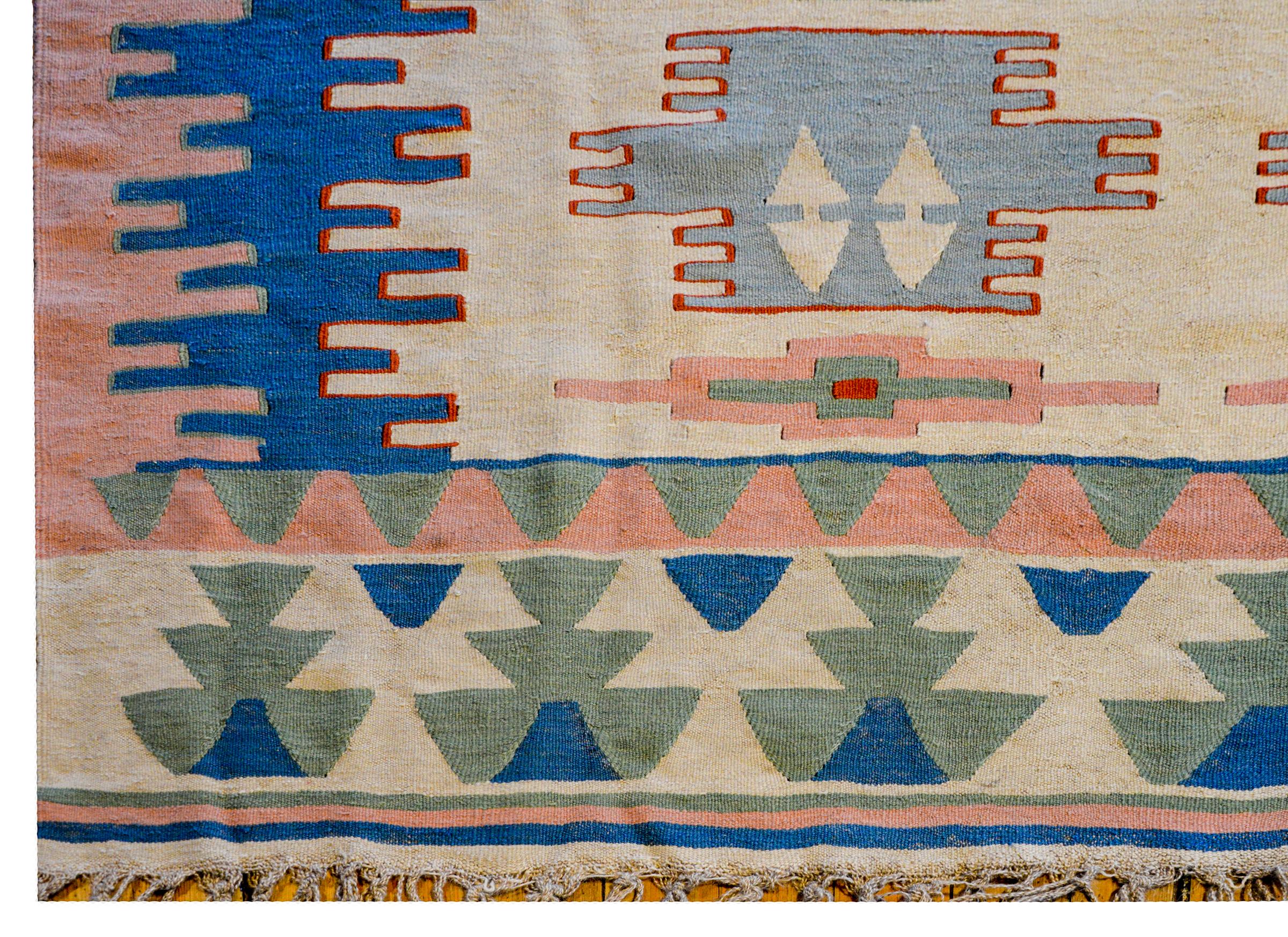 Wonderful Vintage Indian Dhurrie Rug In Good Condition In Chicago, IL