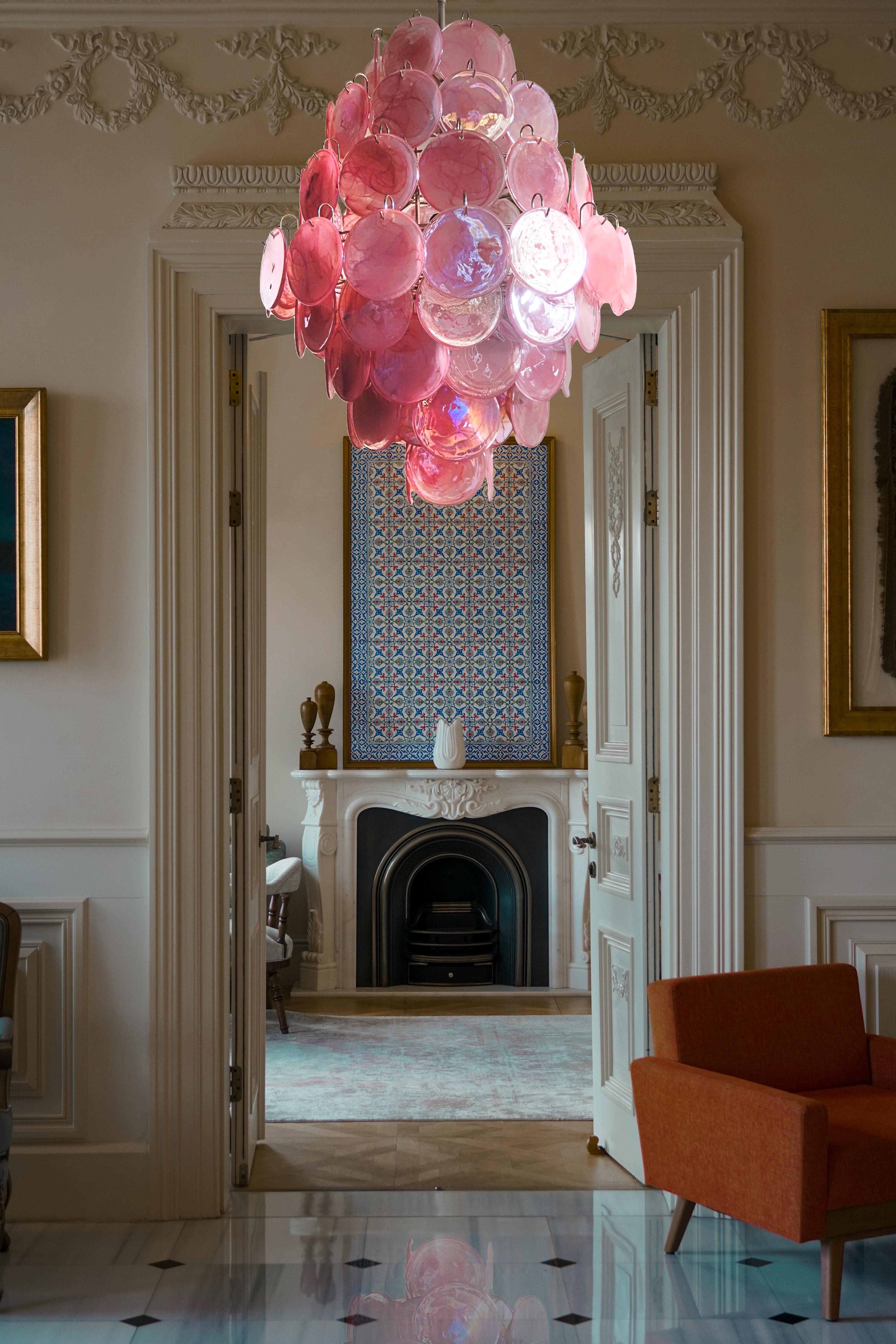 Wonderful Vintage Italian Murano chandeliers - 87 pink alabaster disks For Sale 4
