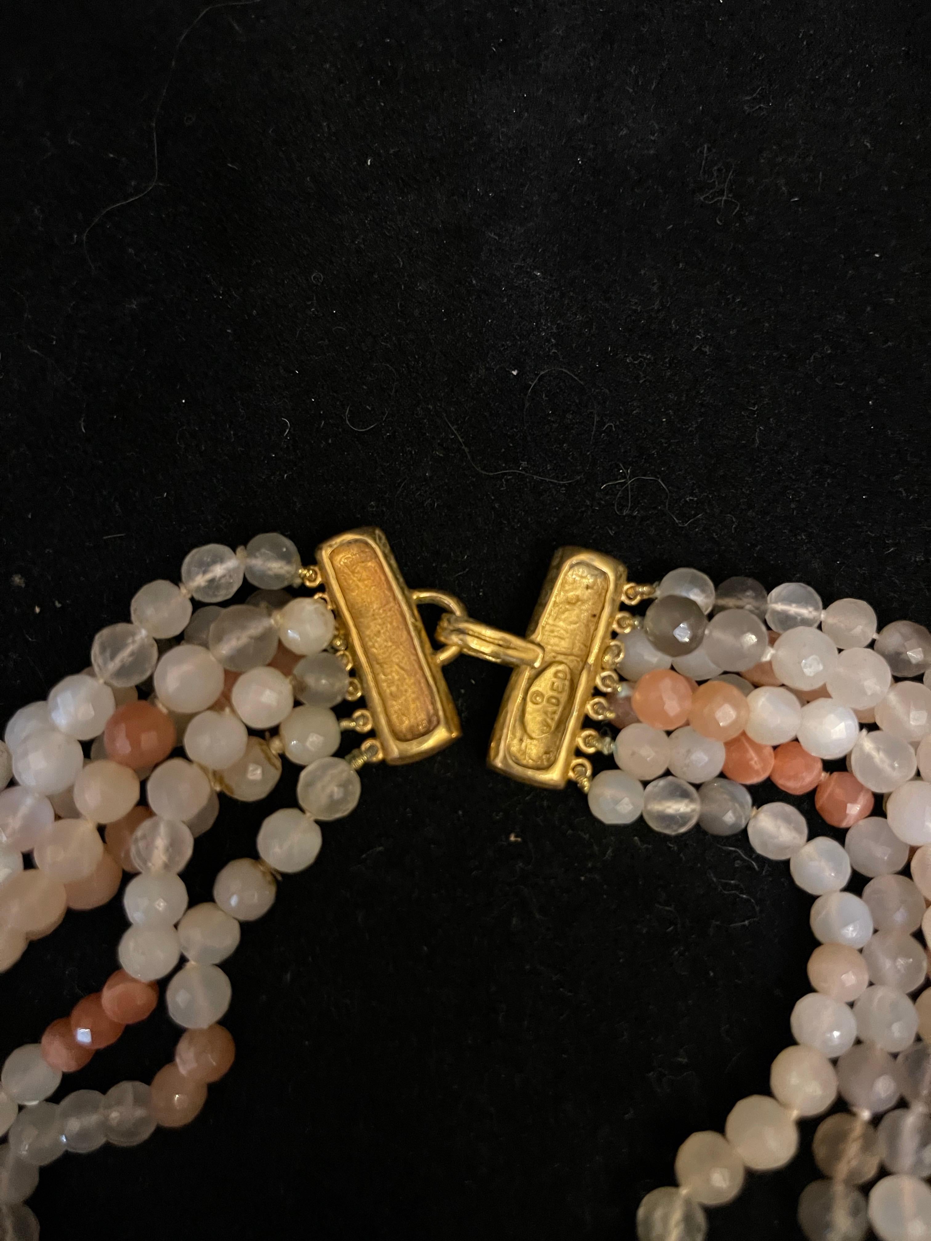Maravilloso collar de cuentas semipreciosas de varias vueltas Vintage Jaded Jewels London Moderno en venta