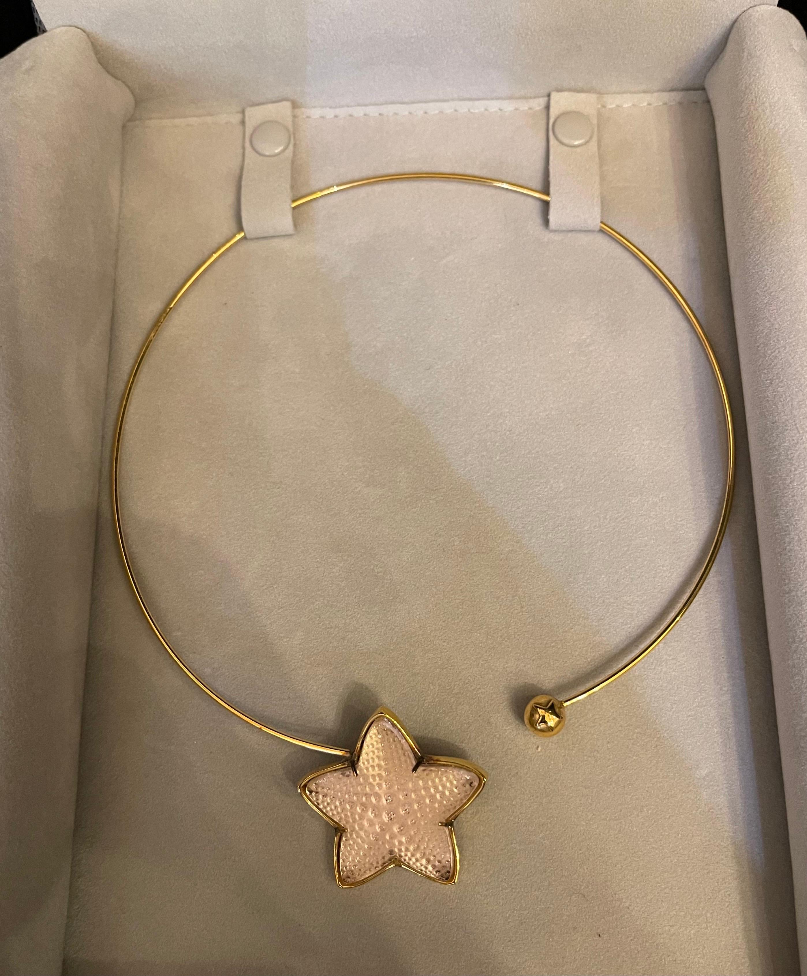Français Merveilleuse paire de colliers ras de cou et de boucles d'oreilles Lalique France Starfish Oceania en vente
