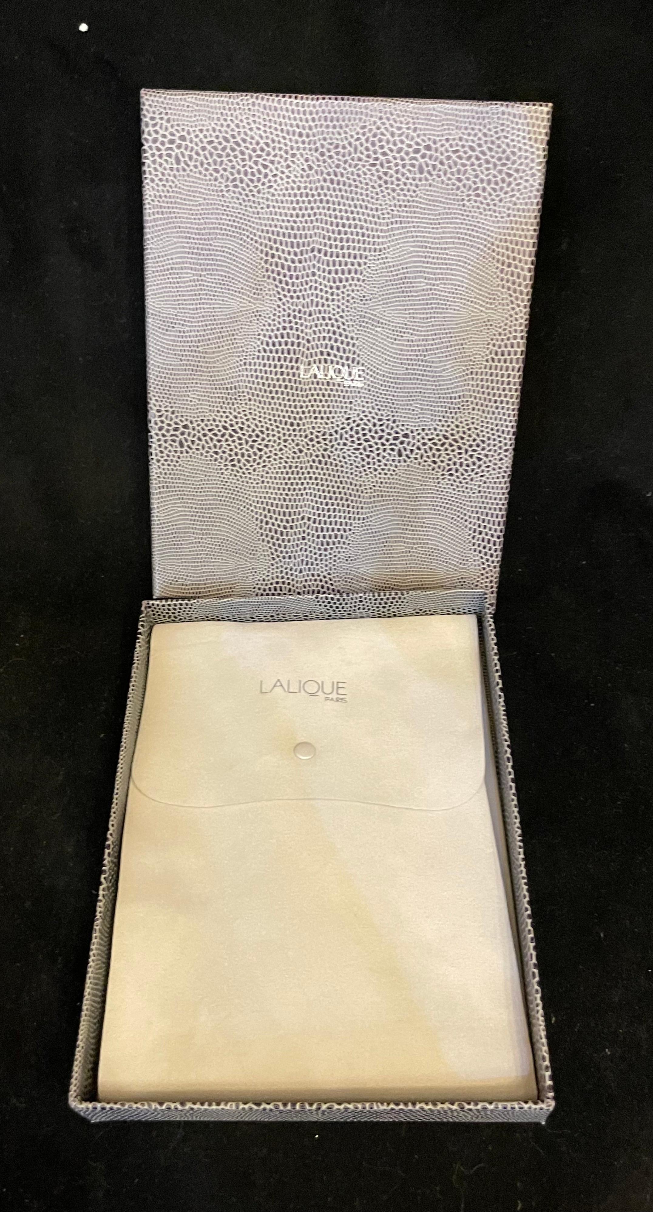 20ième siècle Merveilleuse paire de colliers ras de cou et de boucles d'oreilles Lalique France Starfish Oceania en vente