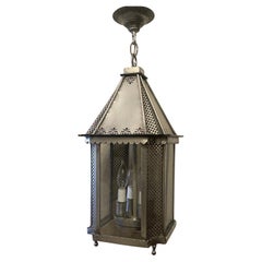 Maravilloso candil vintage cuadrado de 4 luces perforado en plata dorada
