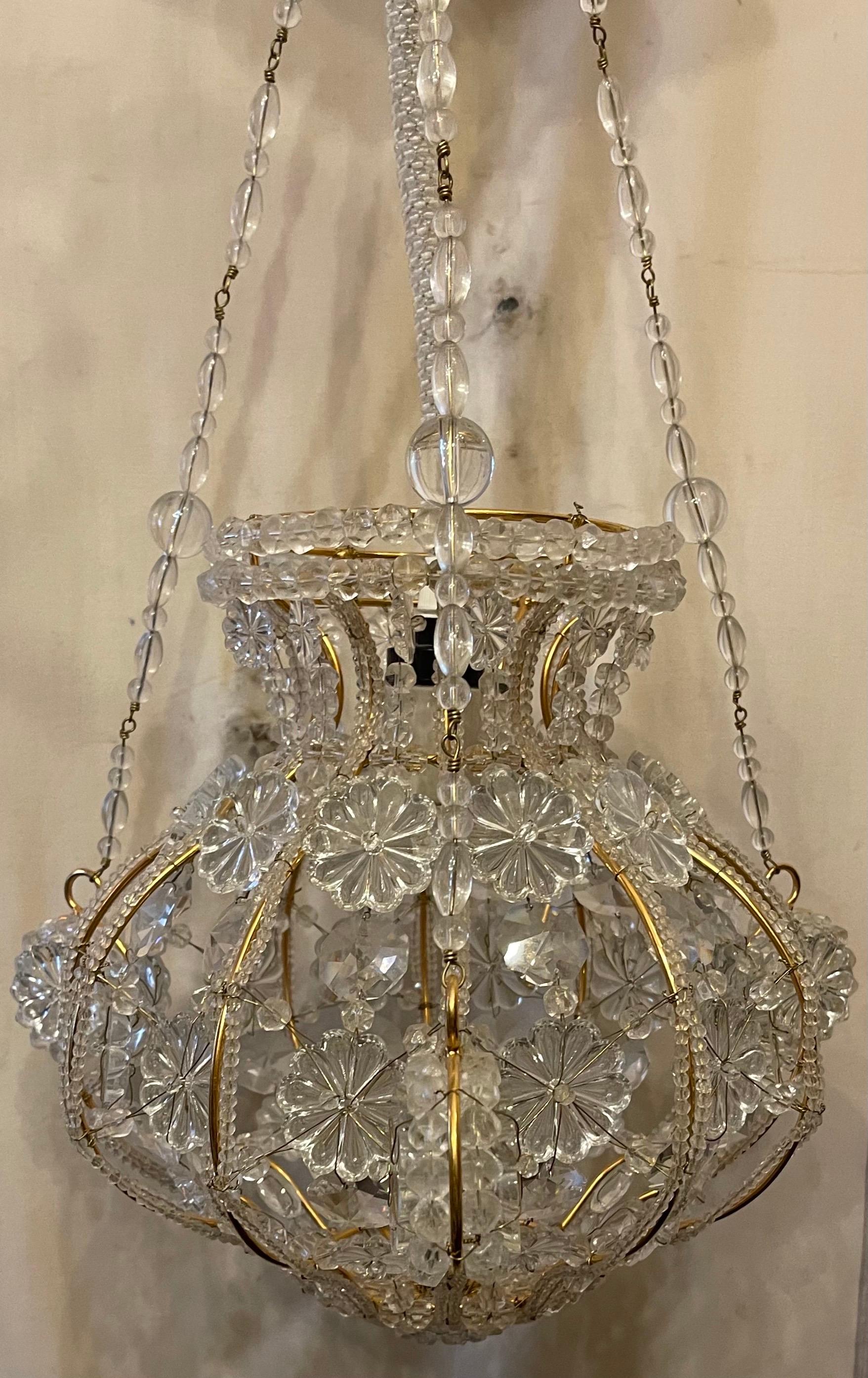 Belle Époque Merveilleux luminaire vintage en forme de panier en cristal perlé Sherle Wagner, doré et suspendu en vente
