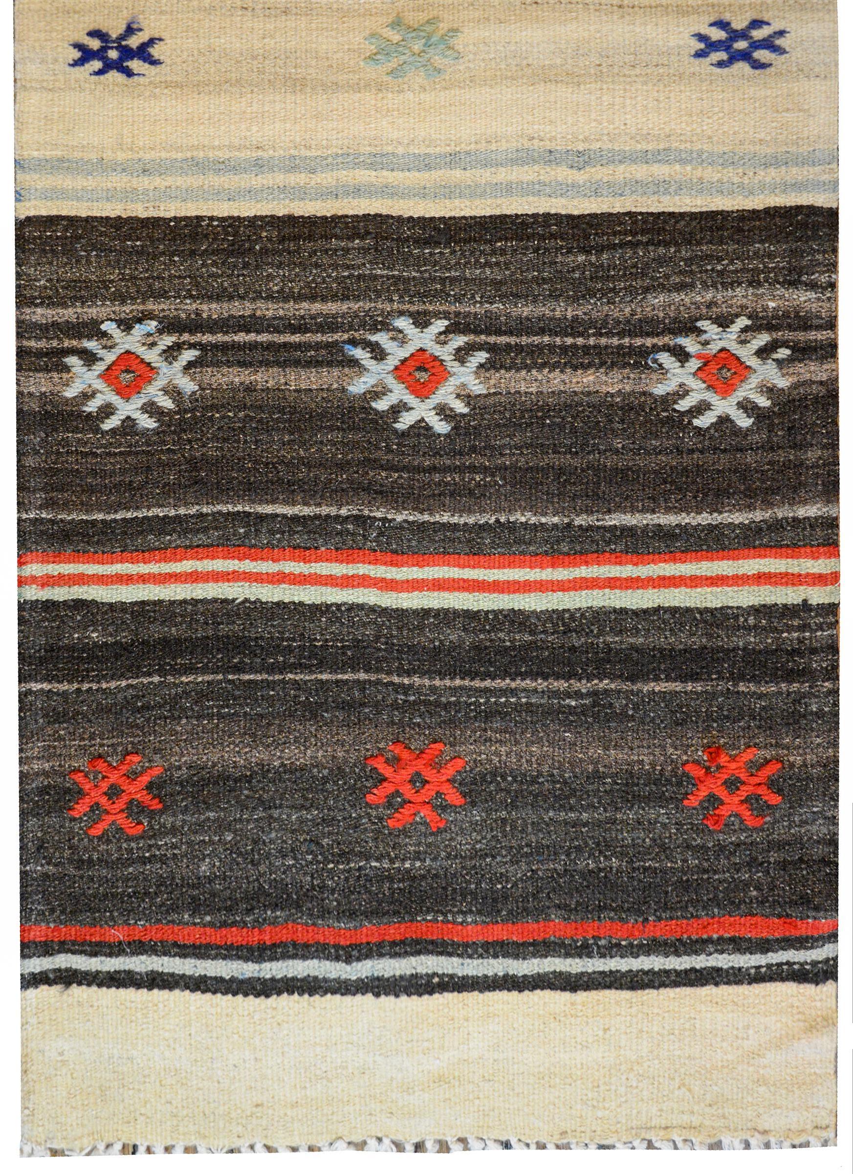 Wunderschöner türkischer Konya-Kilimanjaros-Läufer im Vintage-Stil (Kelim) im Angebot