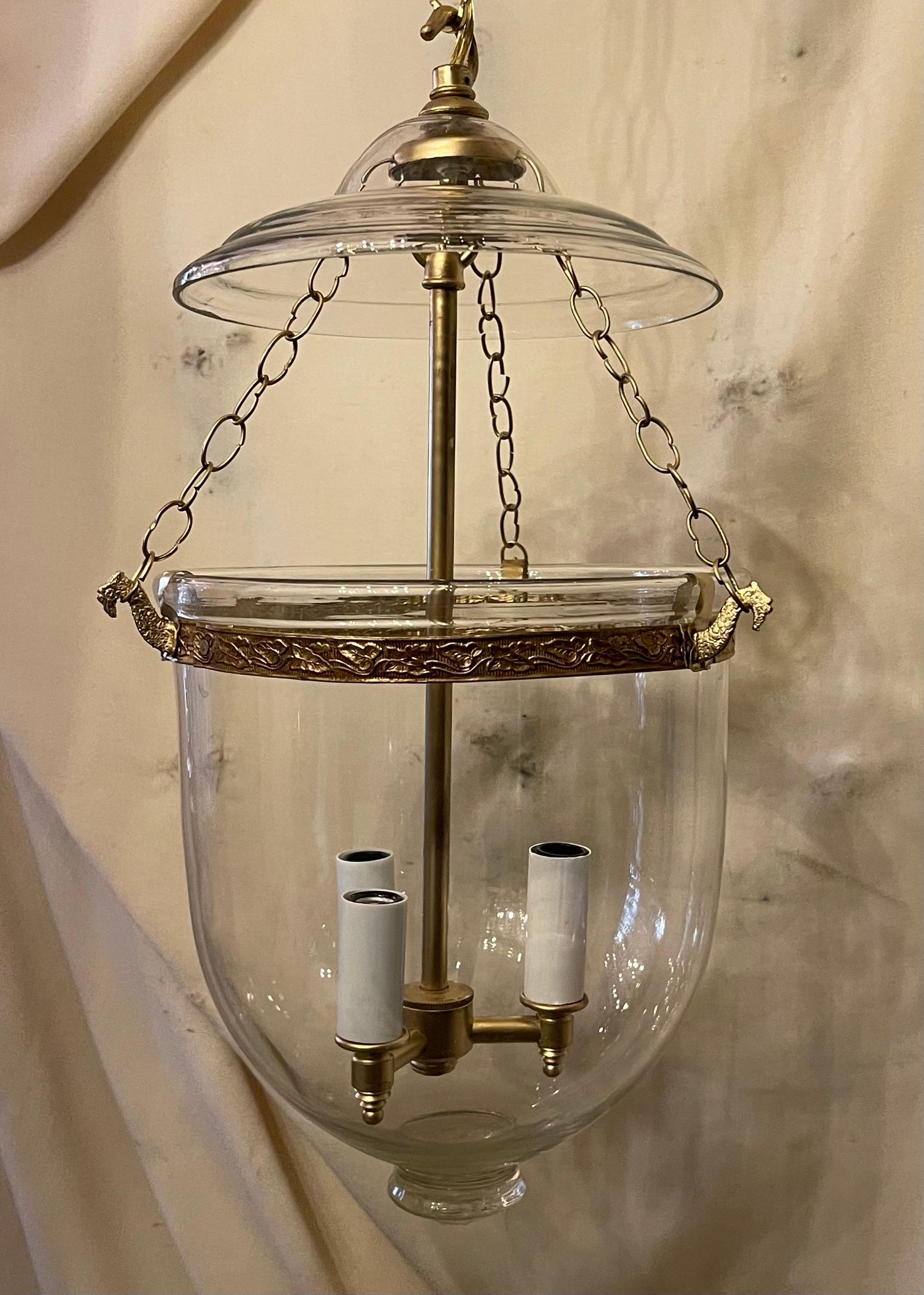 Wunderschöne Vaughan Petite Glockenglas-Laterne/Anhänger-Leuchte aus geblasenem Glas, Vintage (Regency) im Angebot