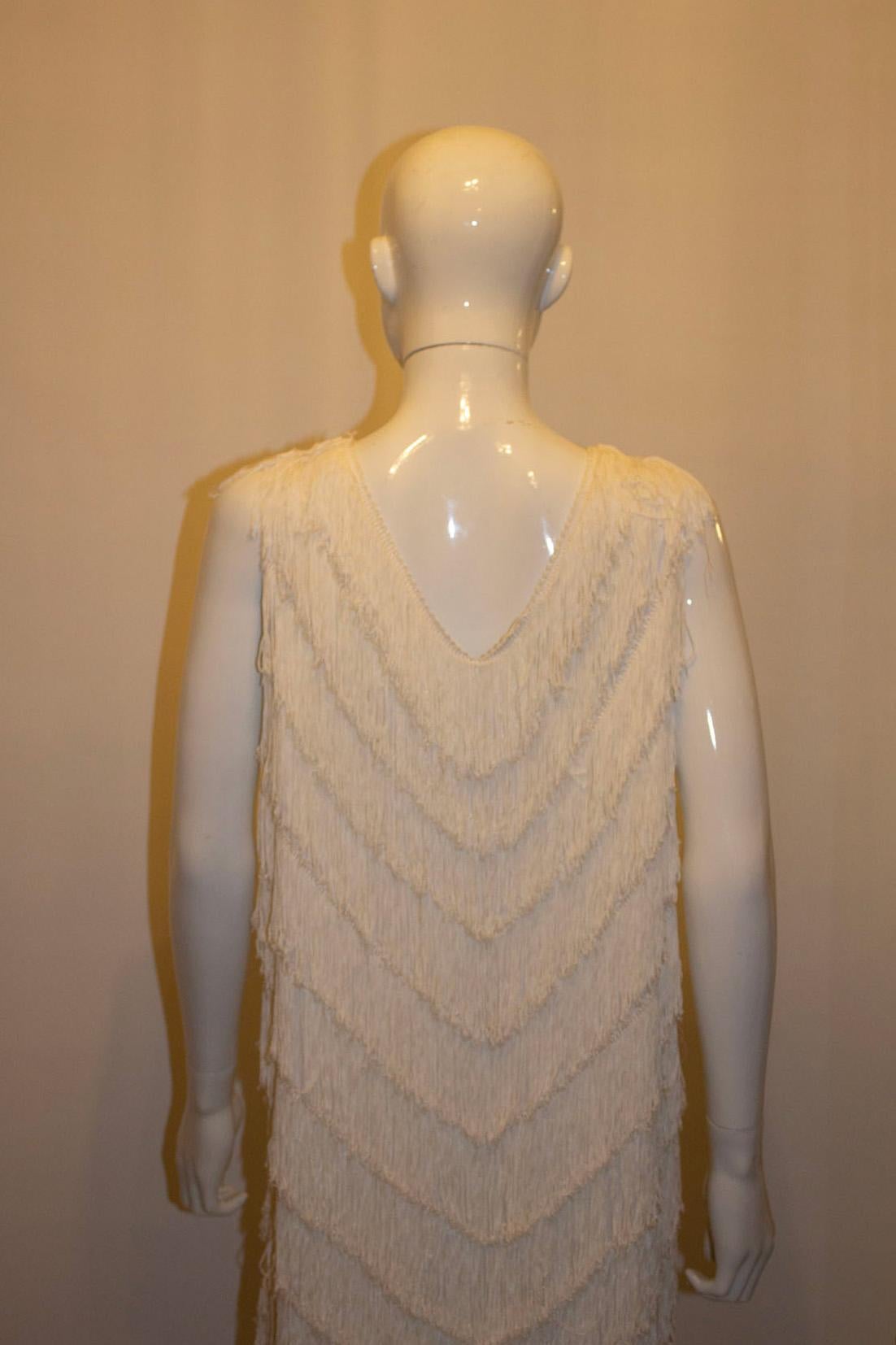 Wonderful Vintage White Fringed Flapper Dress In Good Condition For Sale In London, GB