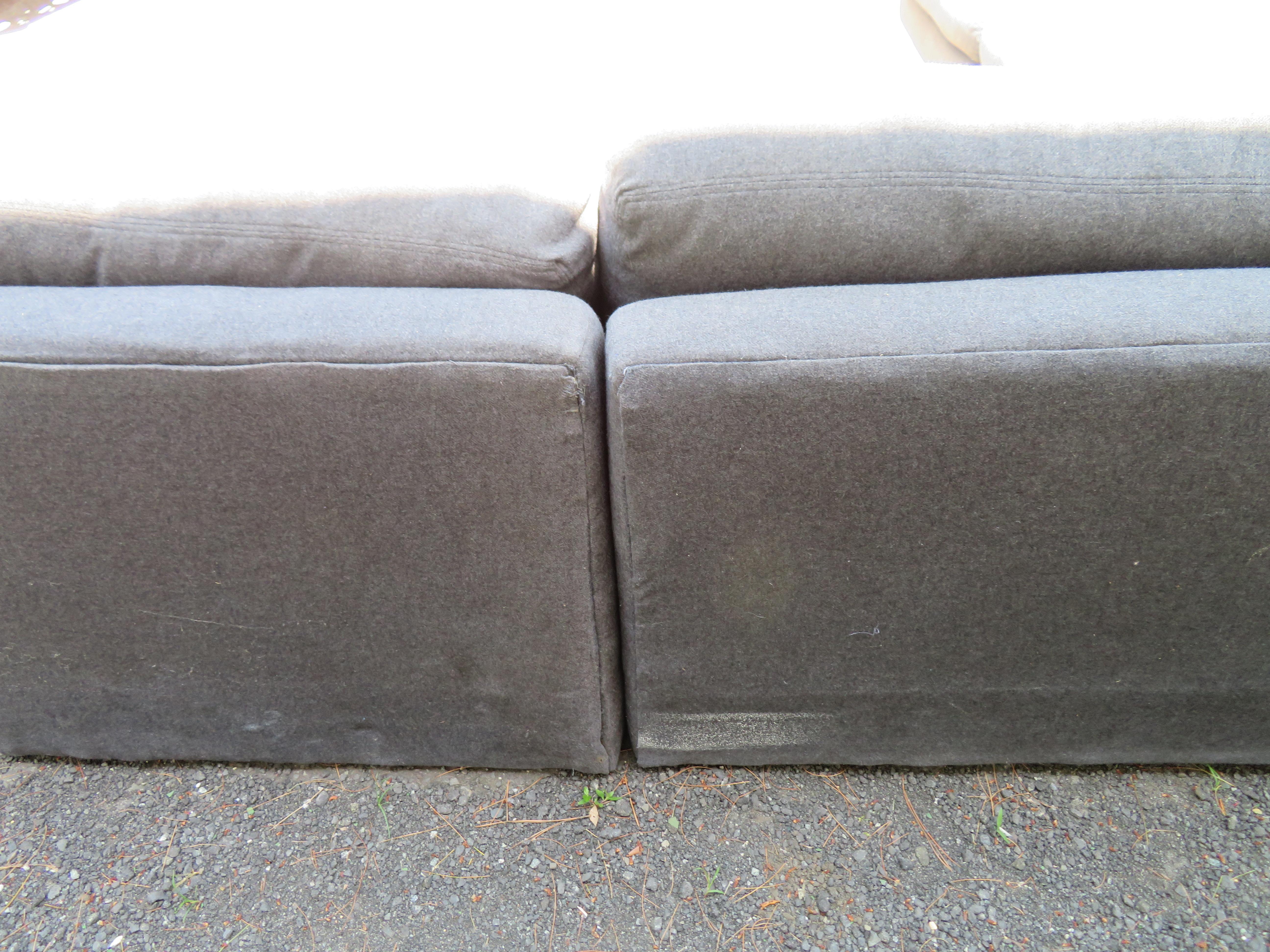 Wonderful Vladimir Kagan 4 Piece Omnibus Sofa Sectional Mid-Century Modern In Good Condition For Sale In Pemberton, NJ