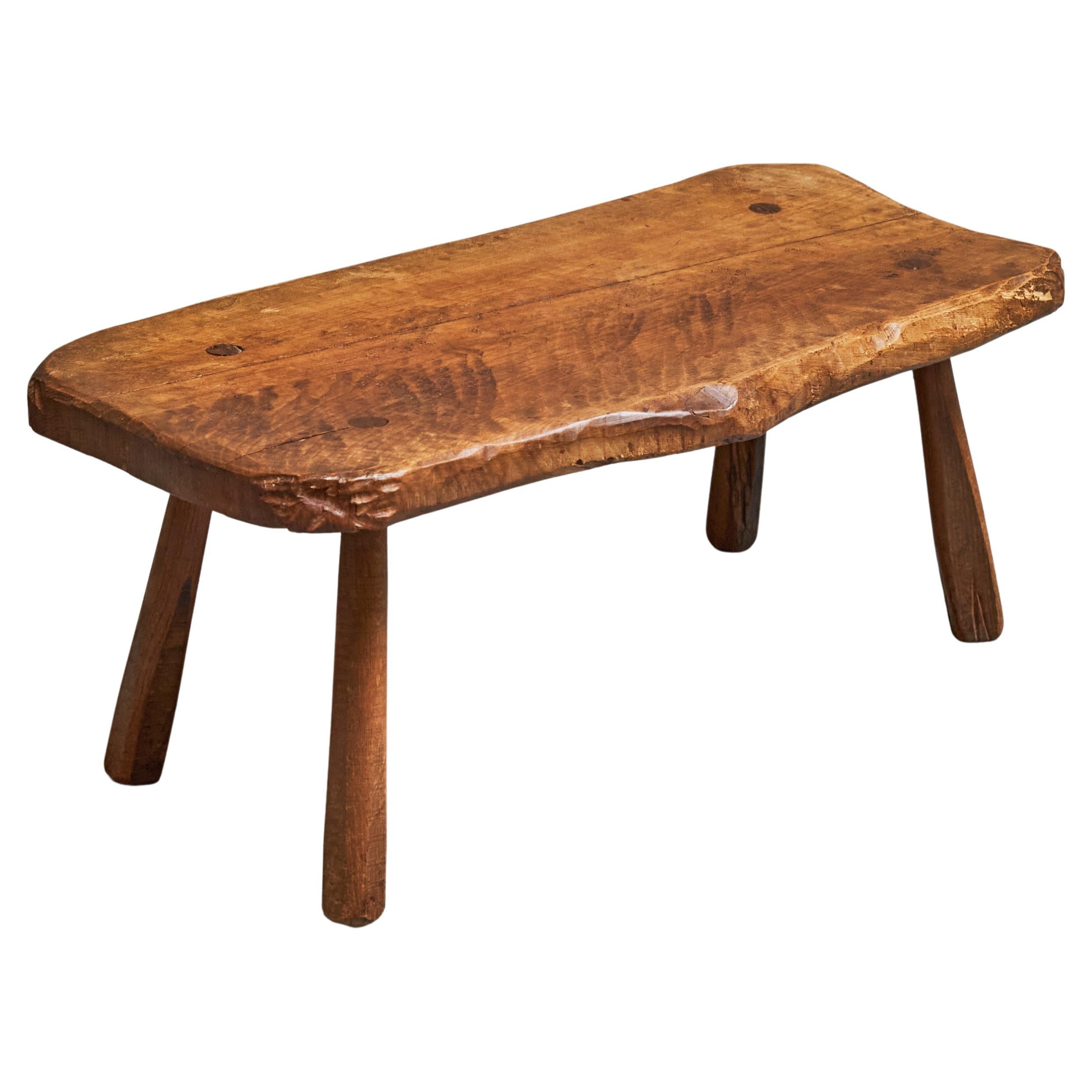 Wunderschöner Couchtisch im Wabi Sabi-Stil aus massiver Eiche mit naturfarbener Kante, 1960er Jahre im Angebot