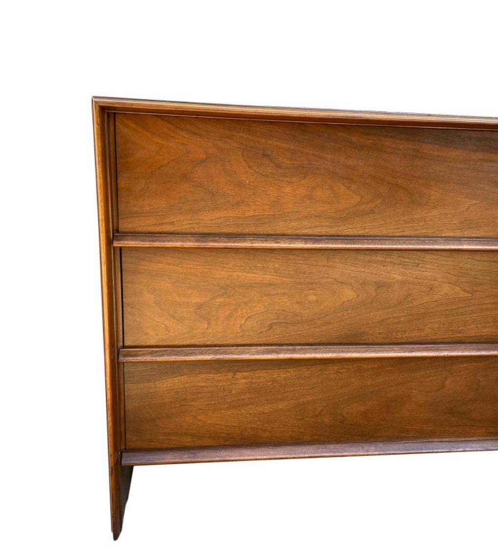 Mid-Century Modern Wonderful Walnut 6 Drawer Dresser by T.H. Robsjohn-Gibbings for Widdicomb For Sale