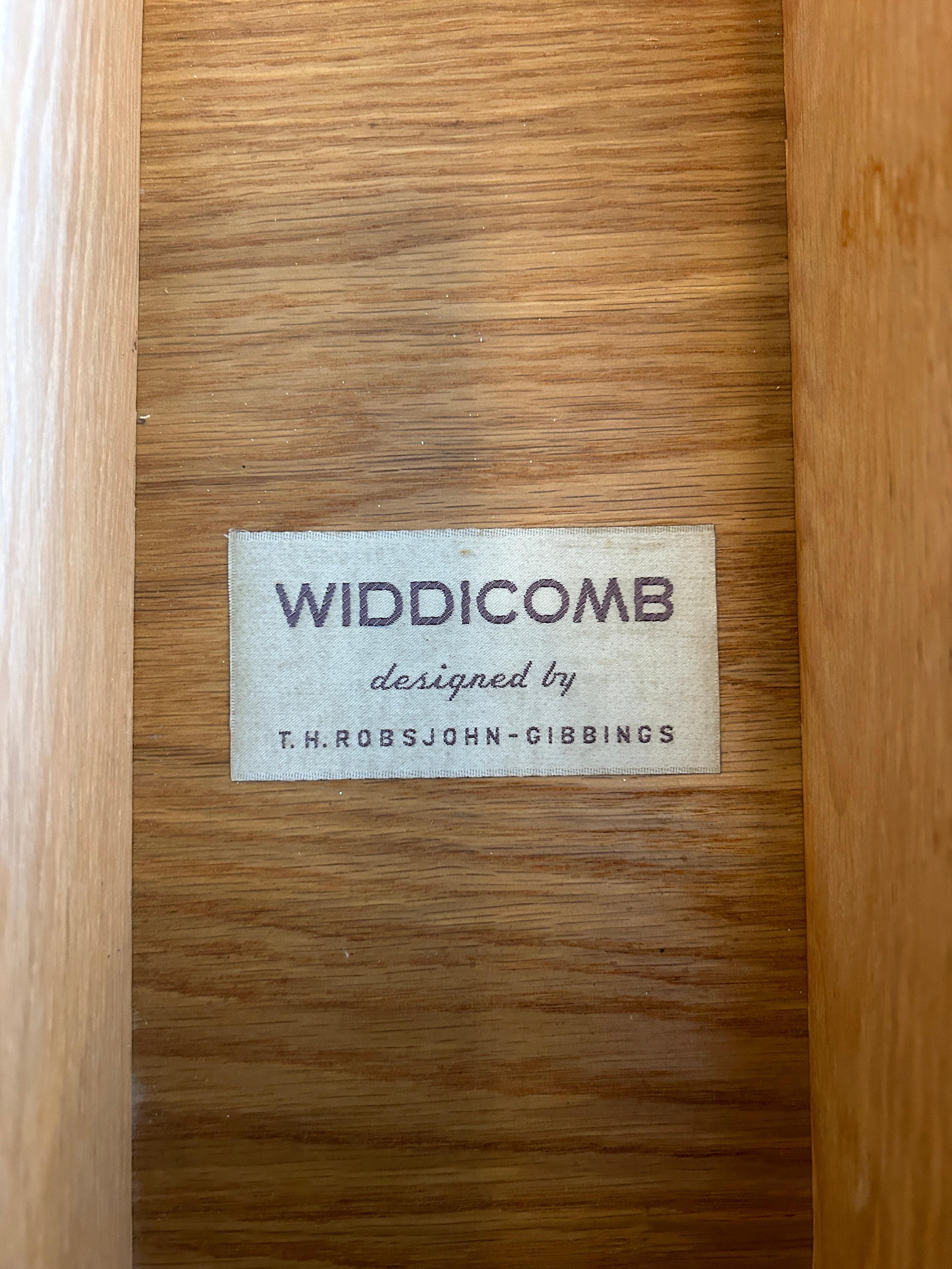 Mid-20th Century Wonderful Walnut 6 Drawer Dresser by T.H. Robsjohn-Gibbings for Widdicomb For Sale