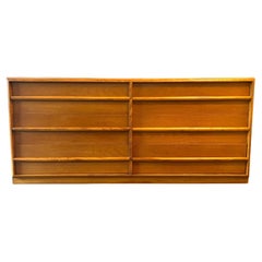 Magnifique commode à 6 tiroirs en noyer de T.H. Robsjohn-Gibbings pour Widdicomb