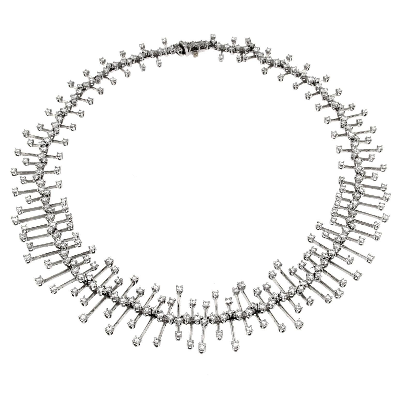 Halskette mit wundervollen weißen Diamanten und Weißgold, Kollektion Constellation