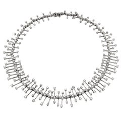 Elegant White Gold Necklace with Diamonds