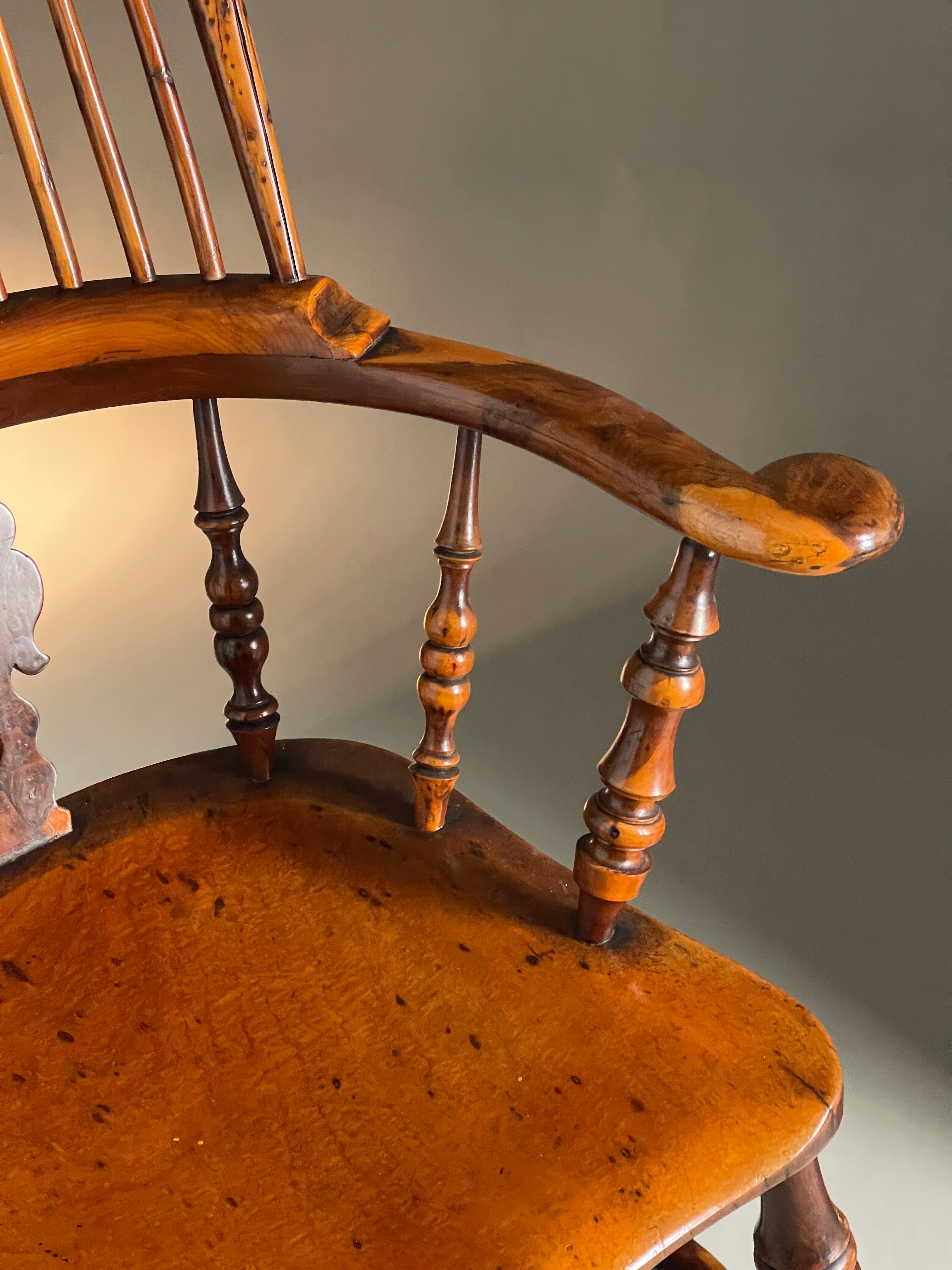 Wunderschöner Eiben-Windsor-Stuhl mit hervorragender Farbe und Patinierung 19. im Zustand „Gut“ im Angebot in Bakewell, GB