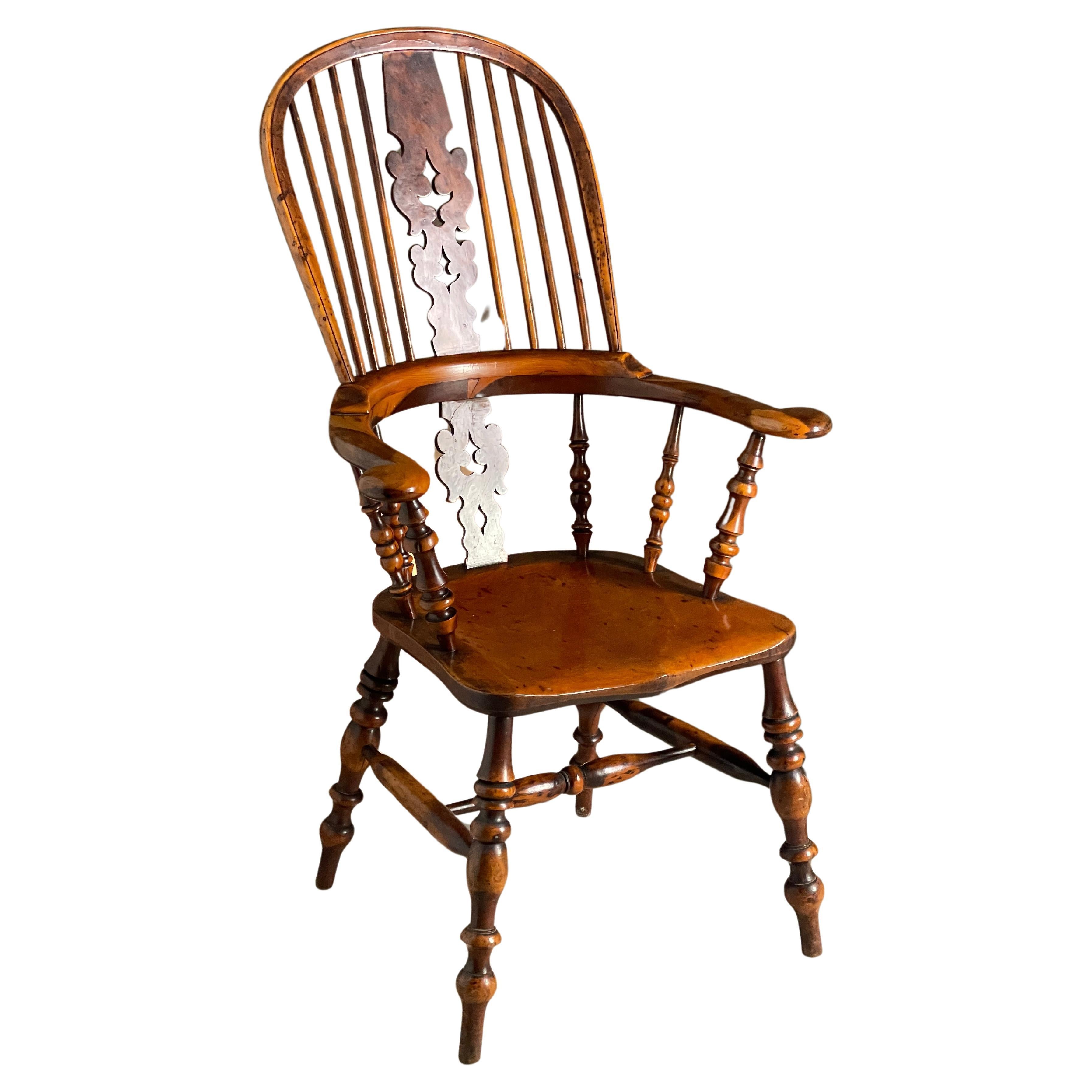 Wonderful yew Windsor chair excellent colour and patination 19th Century For Sale
