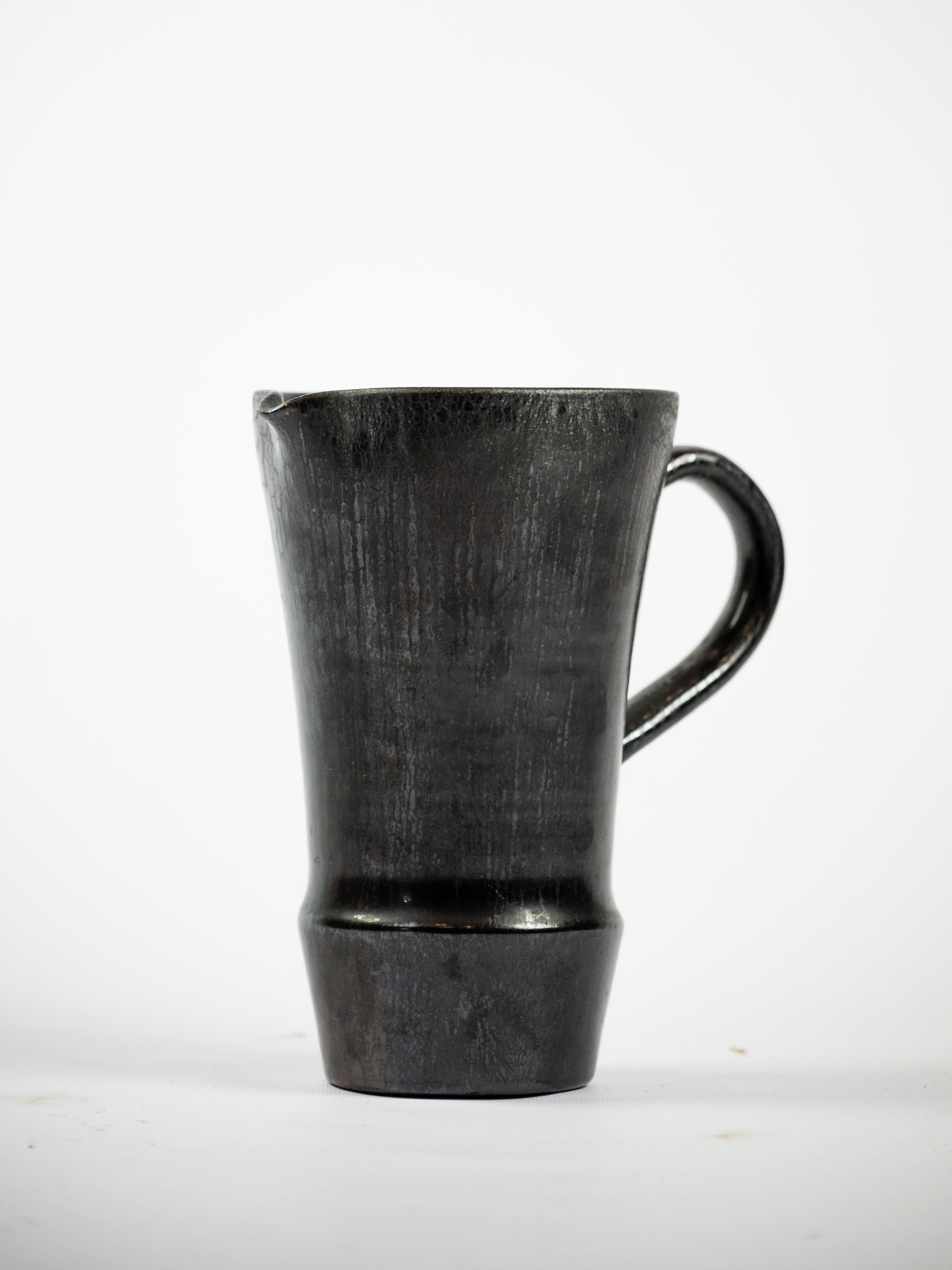Wunderschöner schwarz glasierter Keramikkrug aus Vallauris, Frankreich um 1950 im Zustand „Gut“ im Angebot in NICE, FR