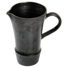 Maravillosa jarra de cerámica esmaltada negra de Vallauris, Francia, hacia 1950