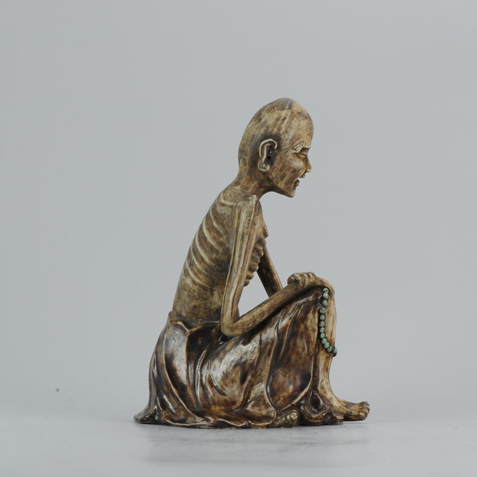 Una statua molto ben fatta. Qualità superiore

Informazioni aggiuntive:
Materiale: Porcellana e ceramica
Regione di origine: Cina
Periodo: PRoC del XX secolo (1949 - oggi)
Età: prima del 1800
Condit: Condizioni generali buone
Dimensioni: 22 H. cm