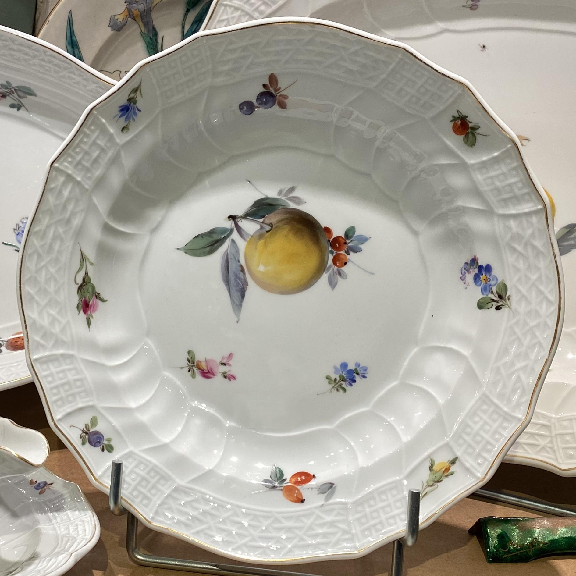 Louis XIV Meissen Partial Porcelain Dinner Service, of 50 Pieces, 19th Century