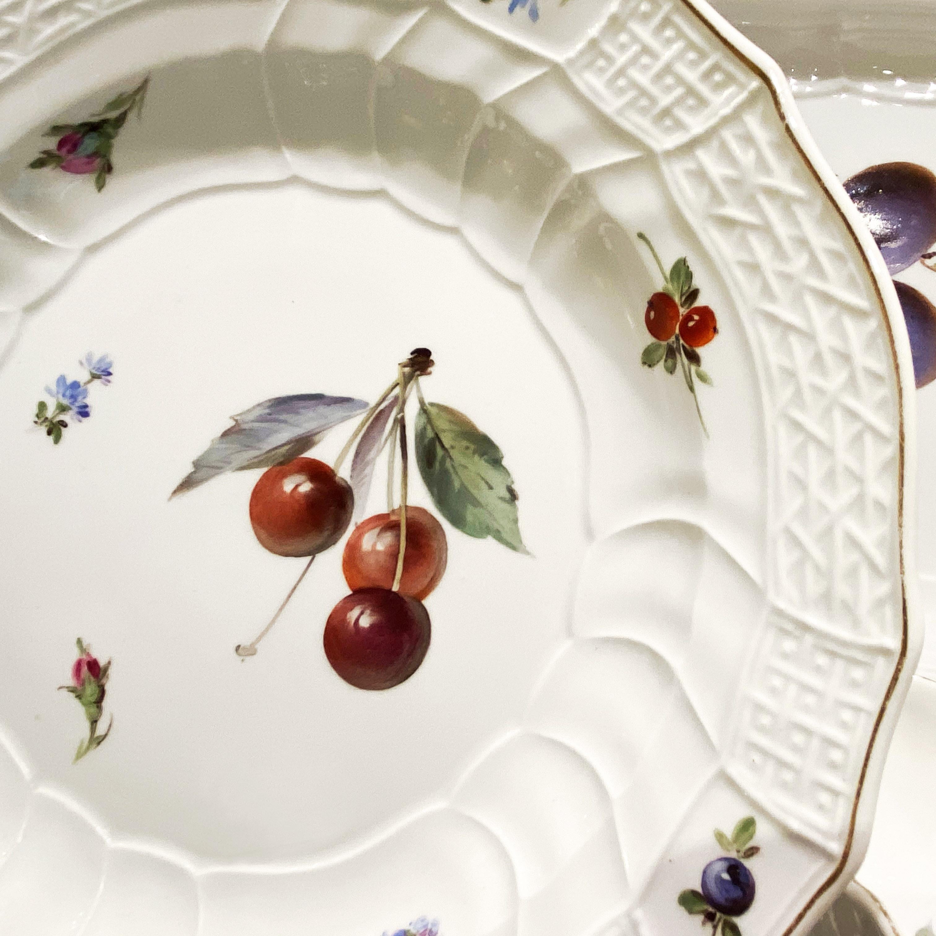Meissen Partial Porcelain Dinner Service, of 50 Pieces, 19th Century 1