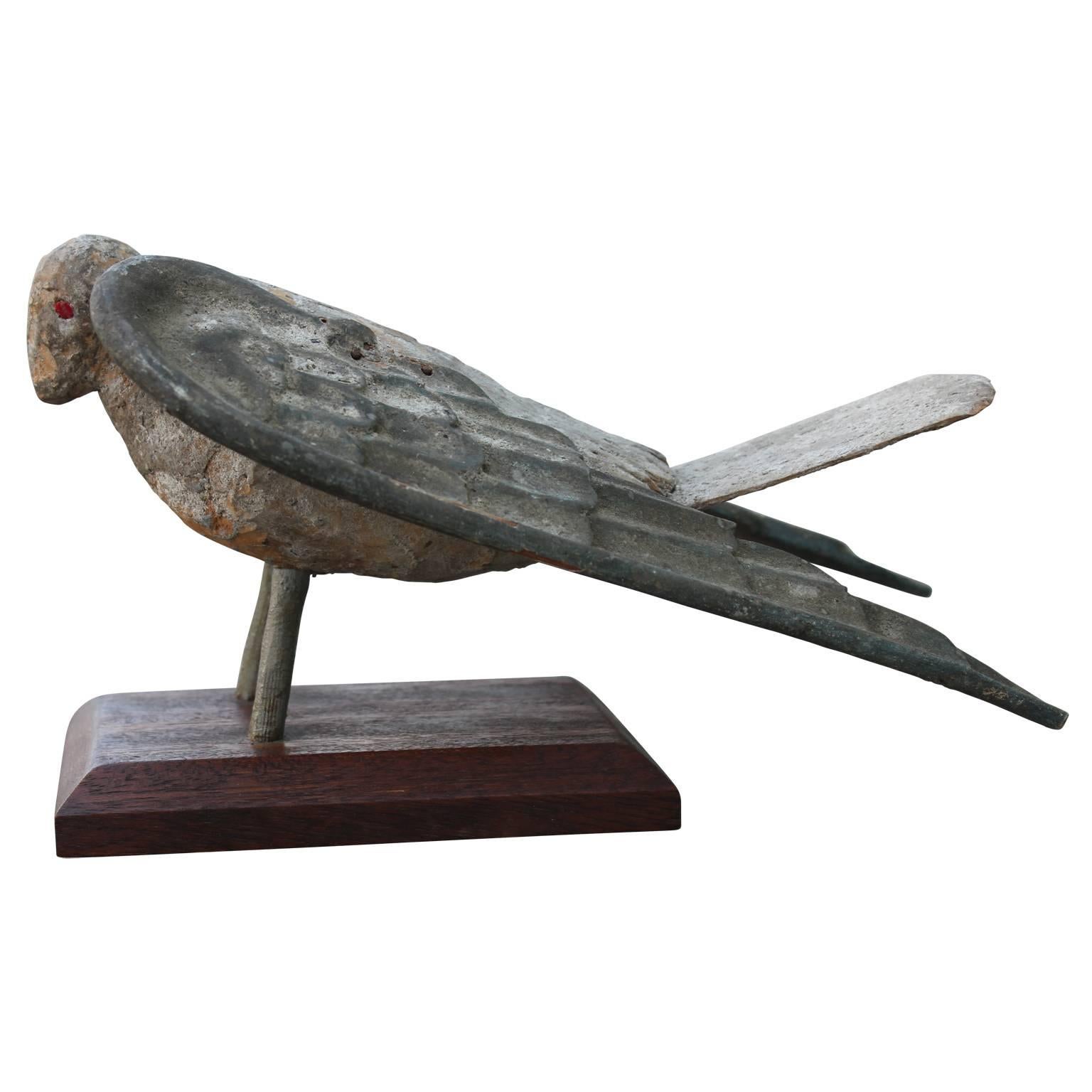 Wonderfully Carved Folk Art Americana Dove Bird In Distressed Condition In Houston, TX