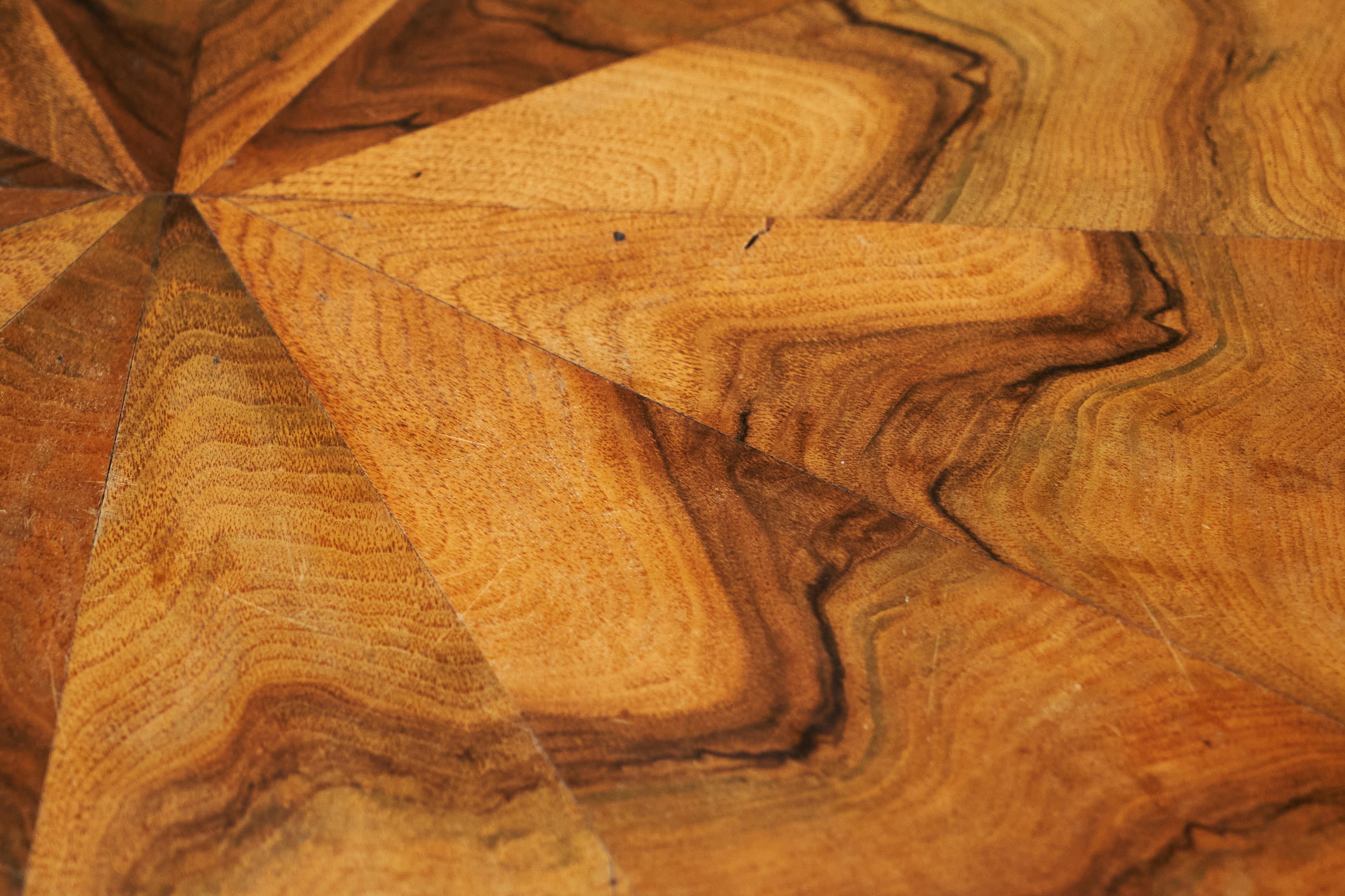 Bois Merveilleuse table centrale Biedermeier marquetée Fin du 19e siècle en vente