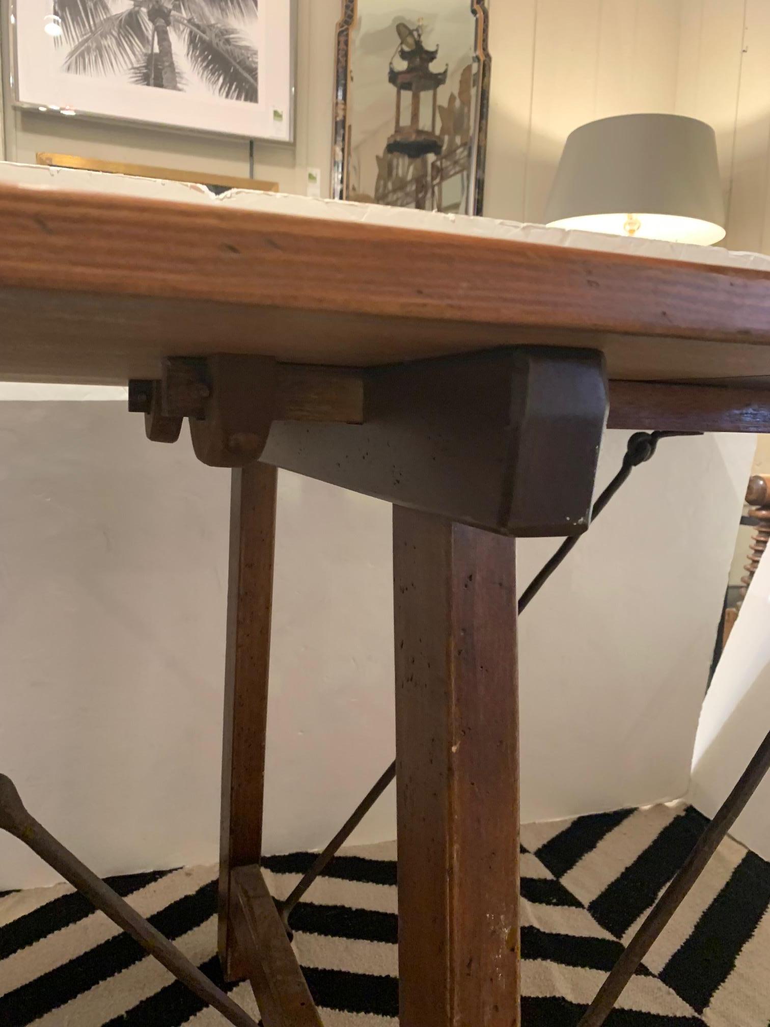 Wonderfully Versatile Vintage Folding Expandable Large or Small Dining Table In Good Condition In Hopewell, NJ