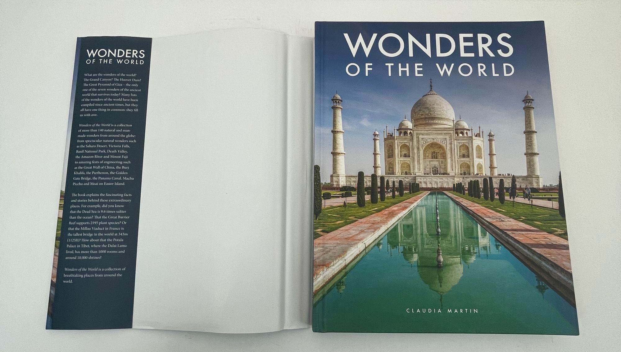 20ième siècle Merveilles du monde à couverture rigide de Claudia Martin en vente