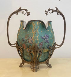 Vaso Wong Lee in stile Art Nouveau con motivo floreale e manici in bronzo