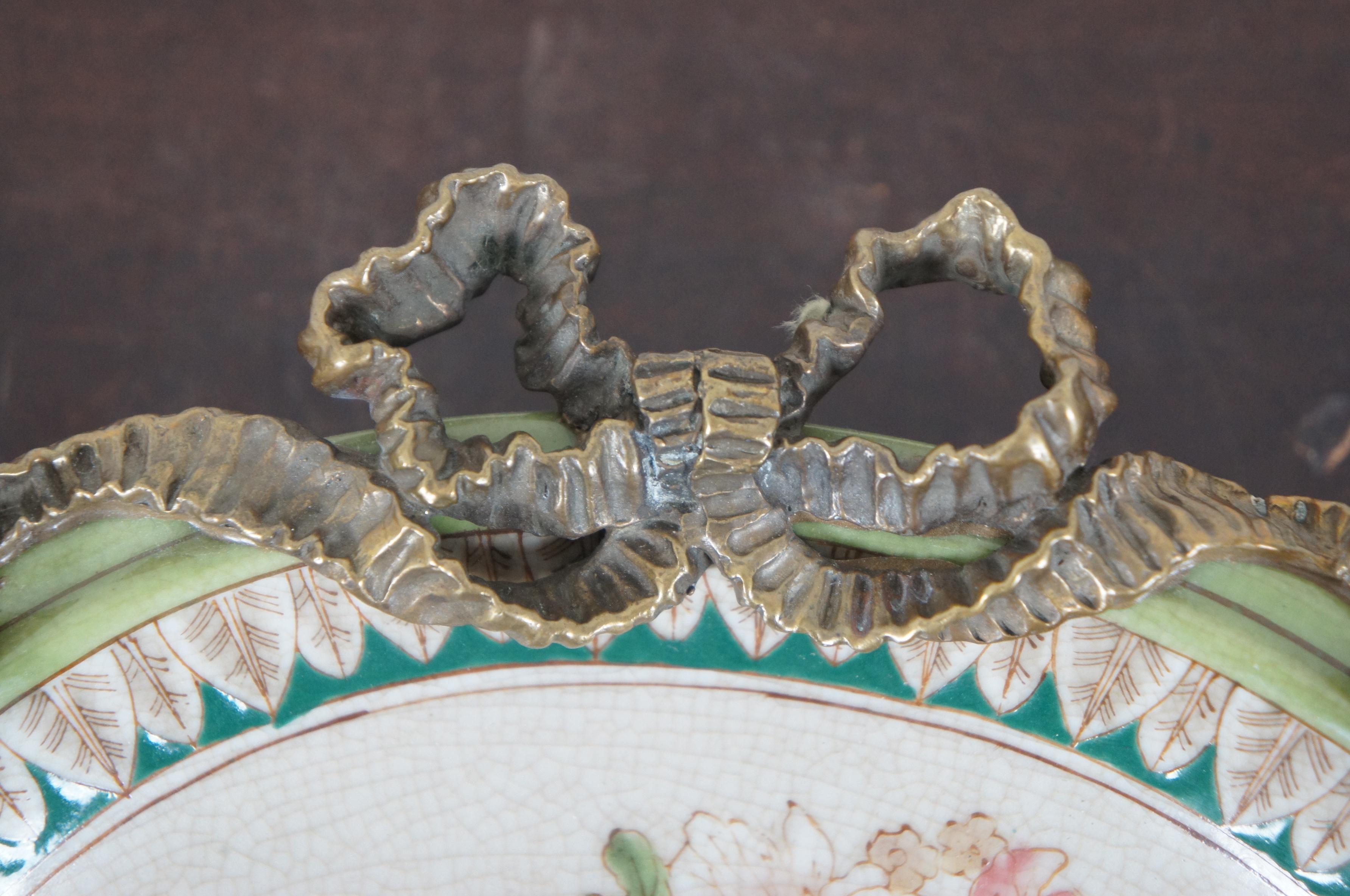 Plateau ovale néoclassique sur pied à fleurs en porcelaine et bronze Wong Lee 4