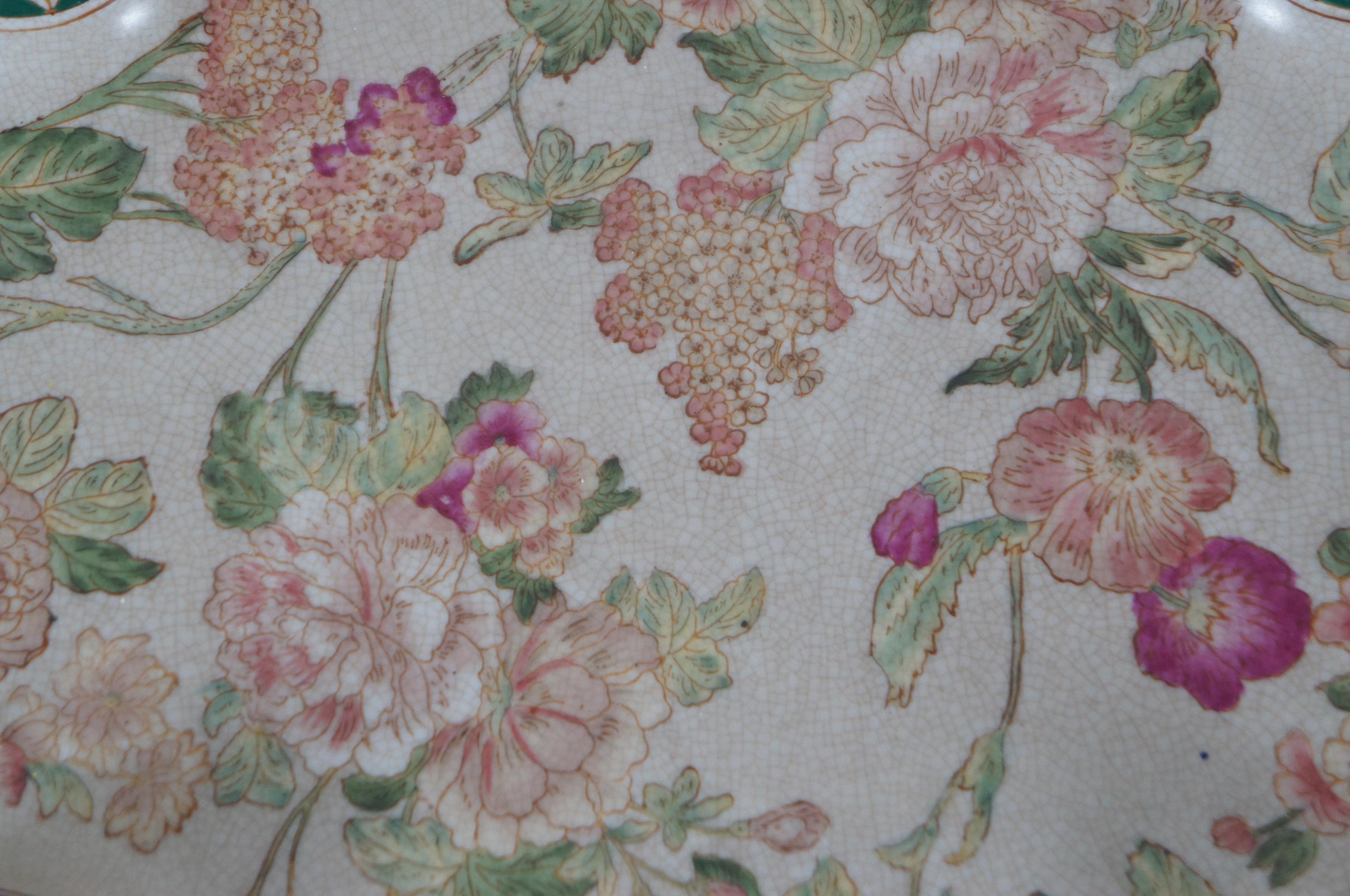 Plateau ovale néoclassique sur pied à fleurs en porcelaine et bronze Wong Lee 1