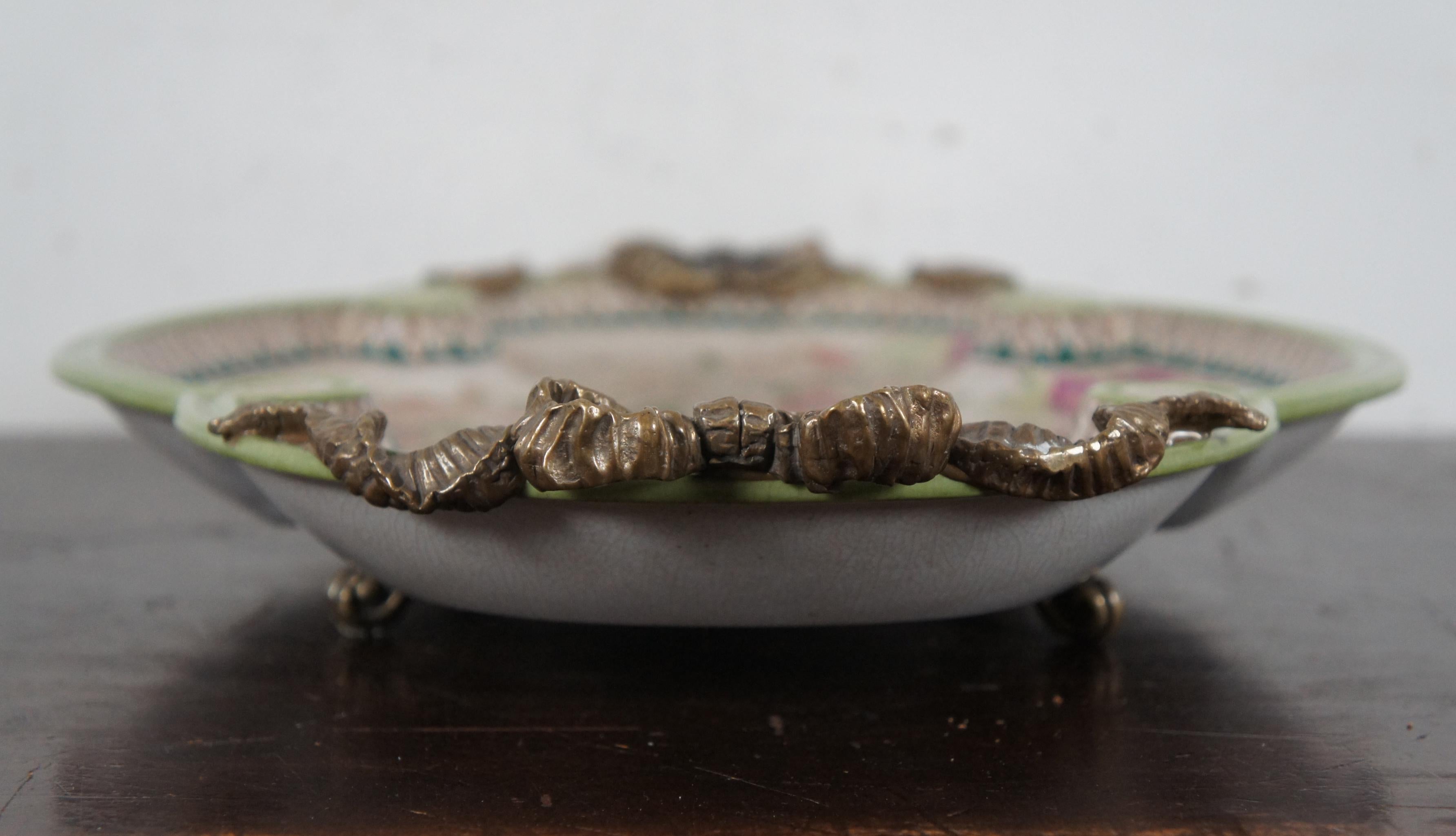 Plateau ovale néoclassique sur pied à fleurs en porcelaine et bronze Wong Lee 2
