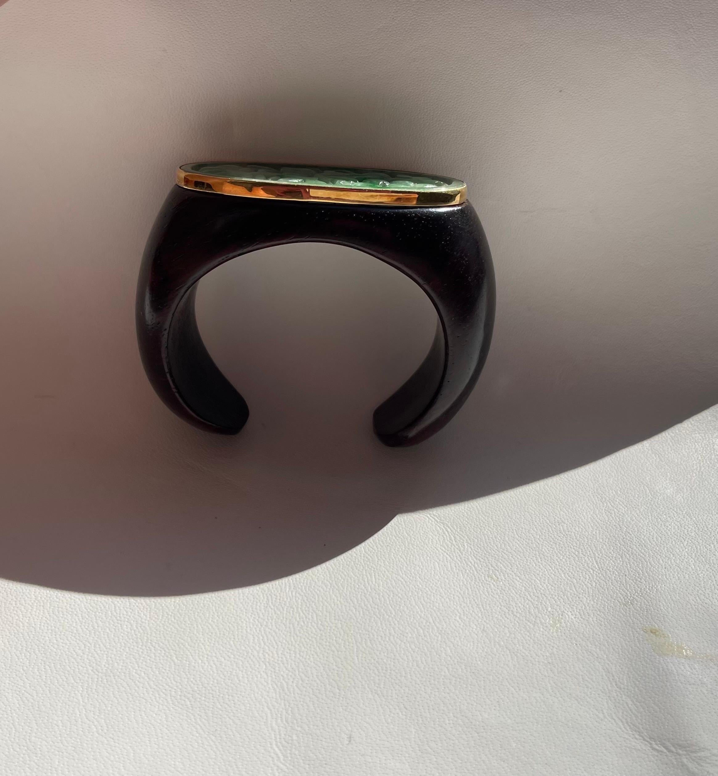 Wood 18 Karat Yellow Gold Oval Hand-Carved Jade Cuff Bracelet For Sale 8