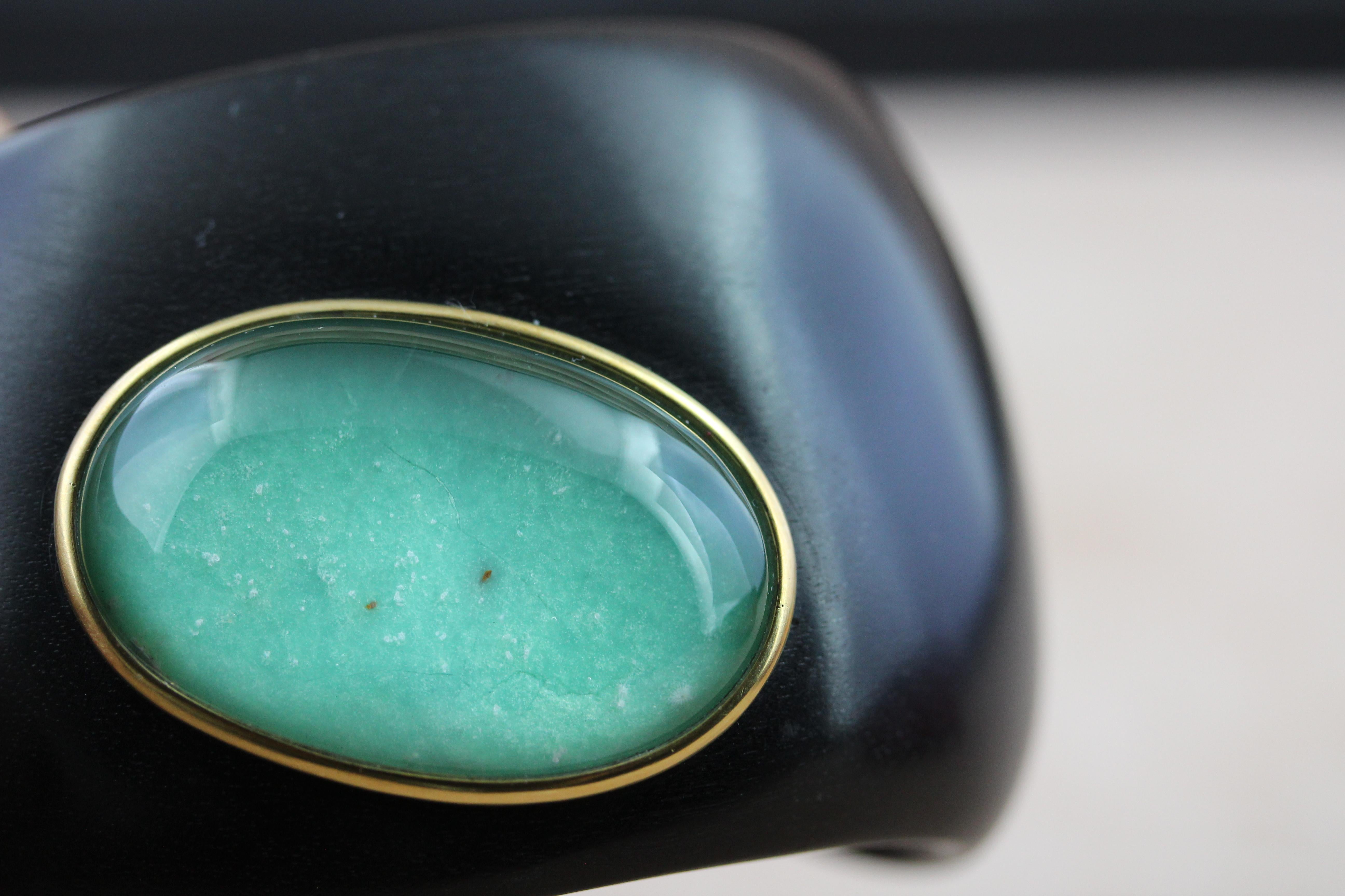 Wood 18 Karat Gold Oval Hand Carved Chrysoprase Rock Crystal Cuff Bracelet In New Condition In Milano, IT
