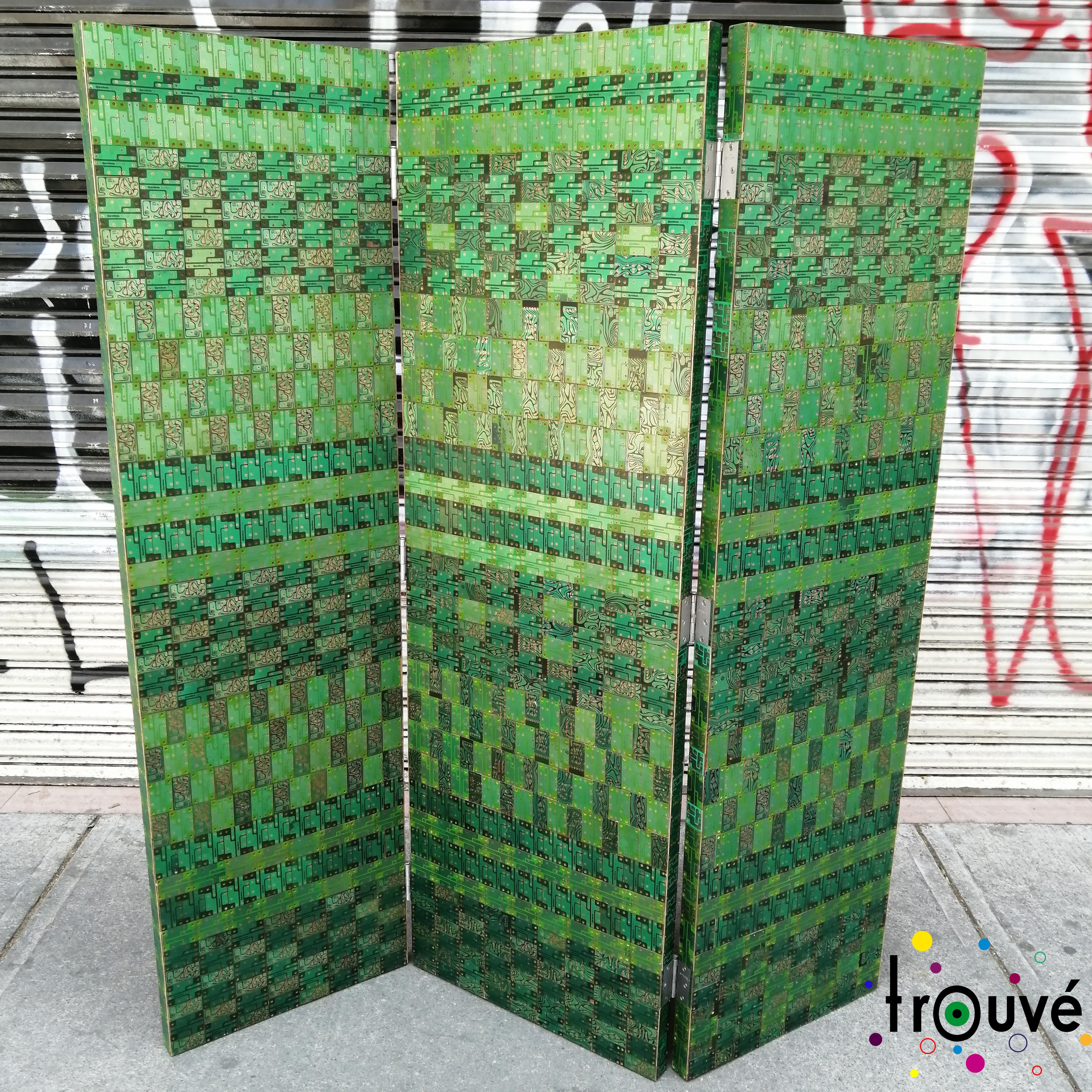 A 3-panel screen with inlaid green circuit boards. The screen's back in lacquered black. Two of the panels are the same size. The third panel is narrower (see dimensions below). Unique handmade piece.

Panel's dimensions:
Height 170 cm. (67