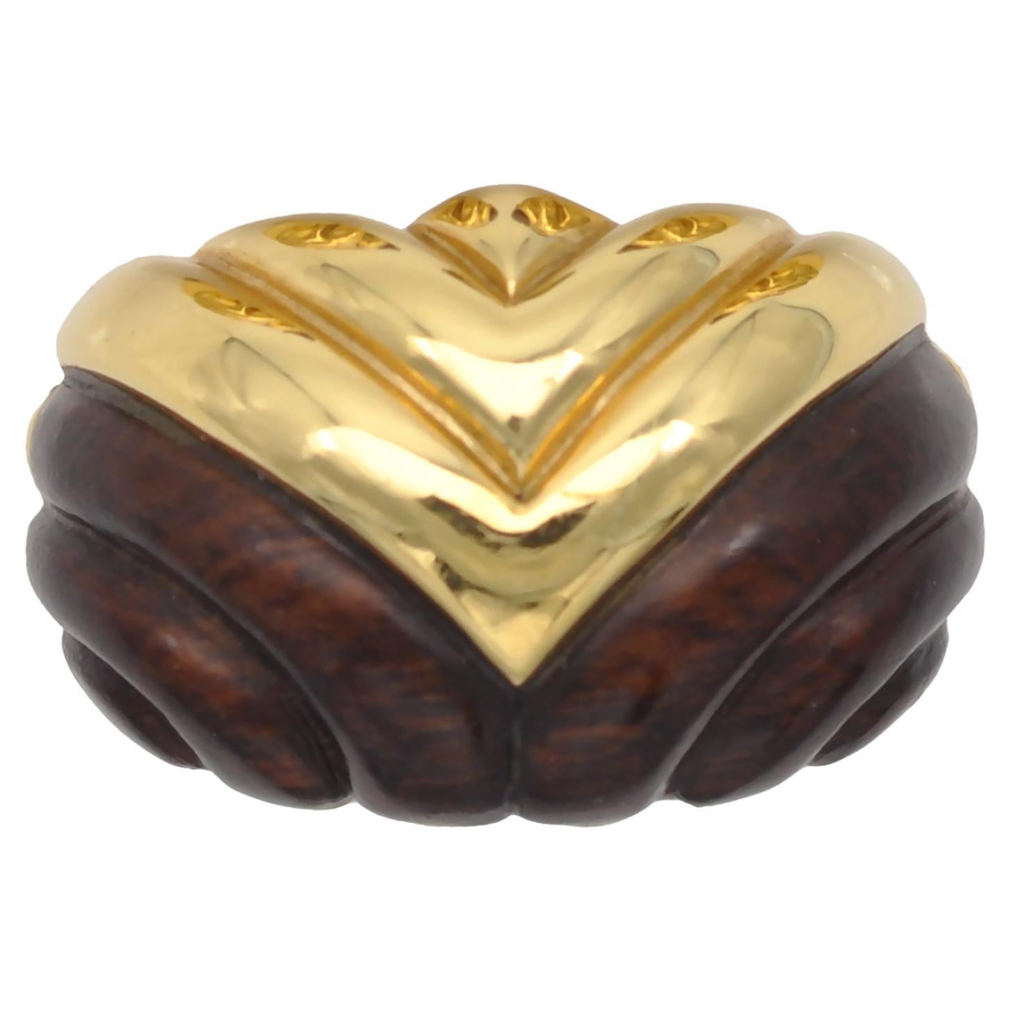 Carved Wood and 18-Karat Yellow Gold Ring For Sale