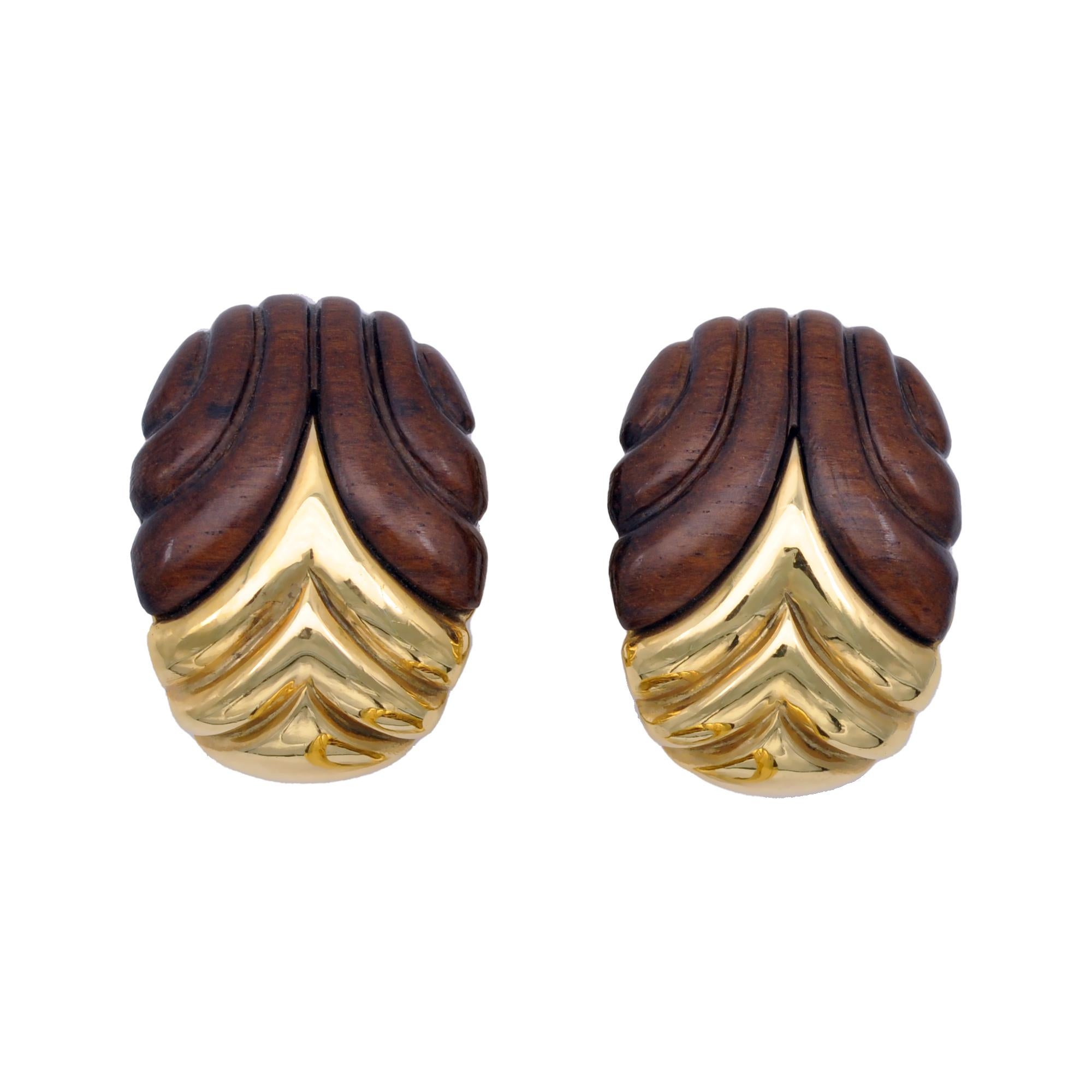 Contemporary Carved Wood and 18-Karat Yellow Gold Clip-on Earrings For Sale