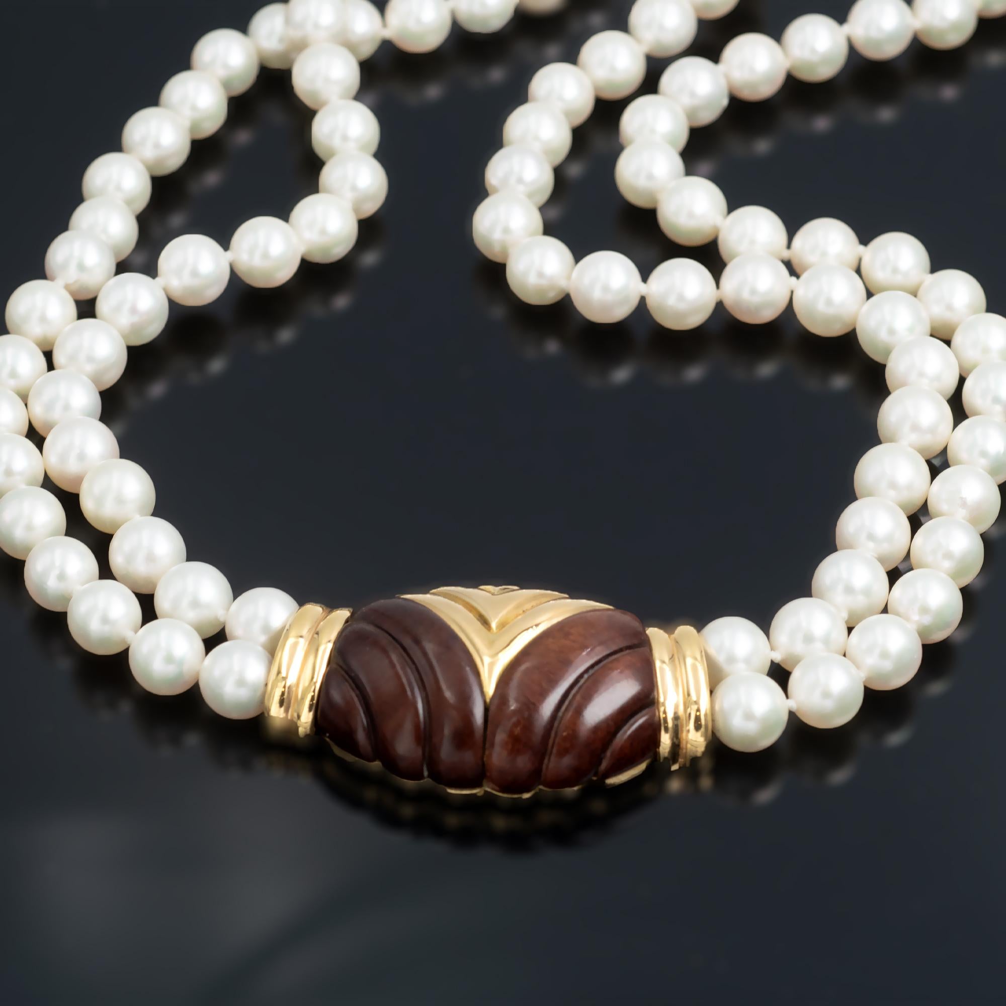 Exquisite choker necklace. Two rows of top Japanese white pearls ( 7-7.5mm) with, in their midst a carved wood and 18 Karat solid gold element. A modern pattern runs across wood and gold seamlessly.   Excellent make. 
this necklace bears the 18kt