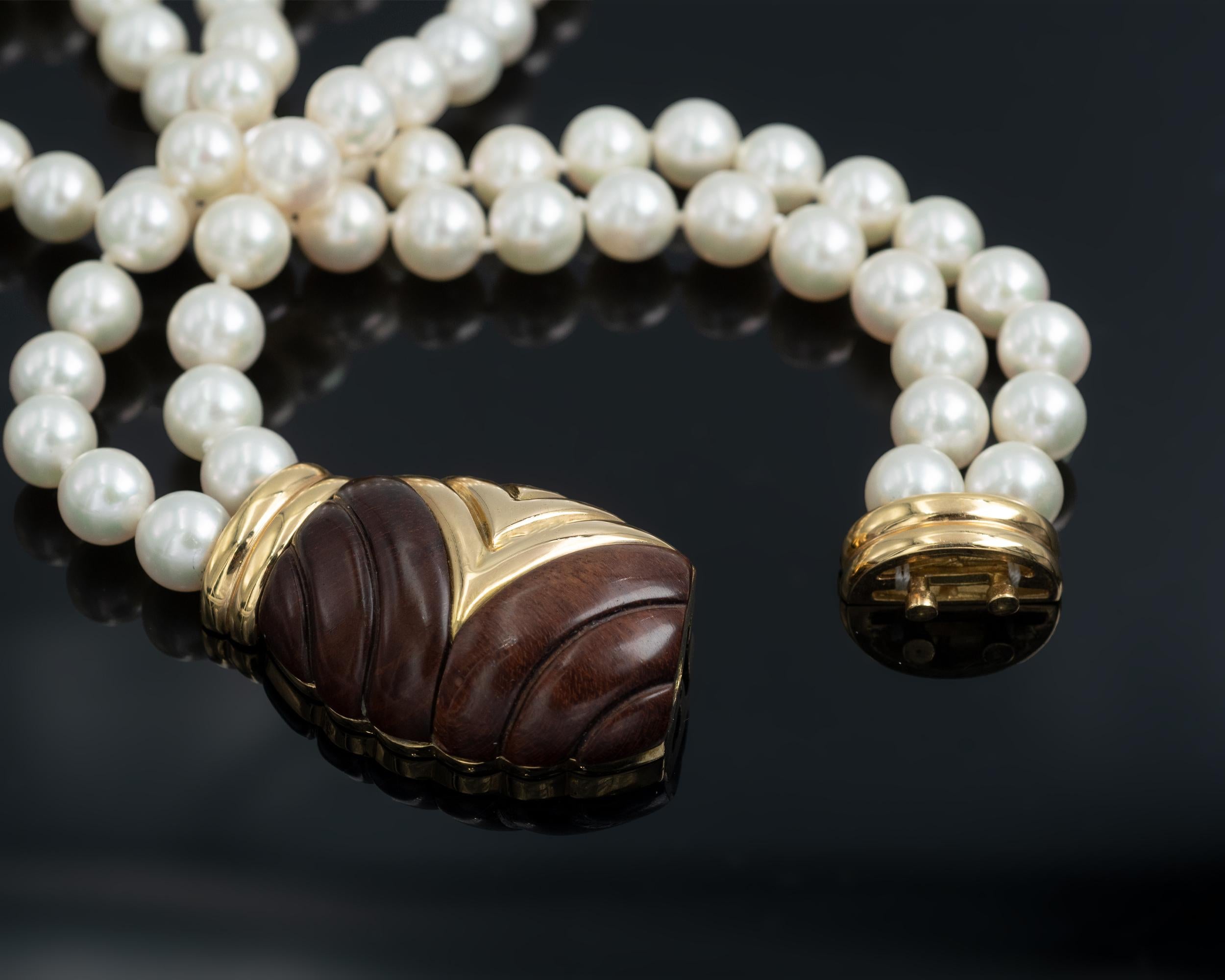 Choker-Halskette aus geschnitztem Holz und 18 Karat Gelbgold mit Perlen (Zeitgenössisch) im Angebot