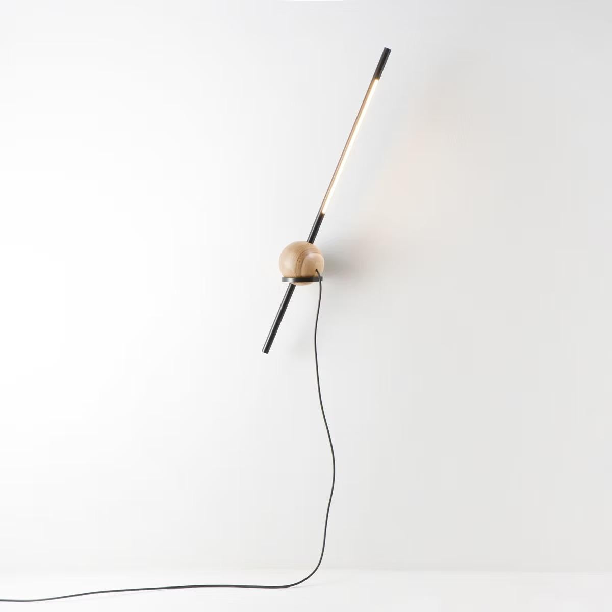 Arandela Esfera de Madera y Aluminio del Atelier Andre Ferri Posmoderno en venta