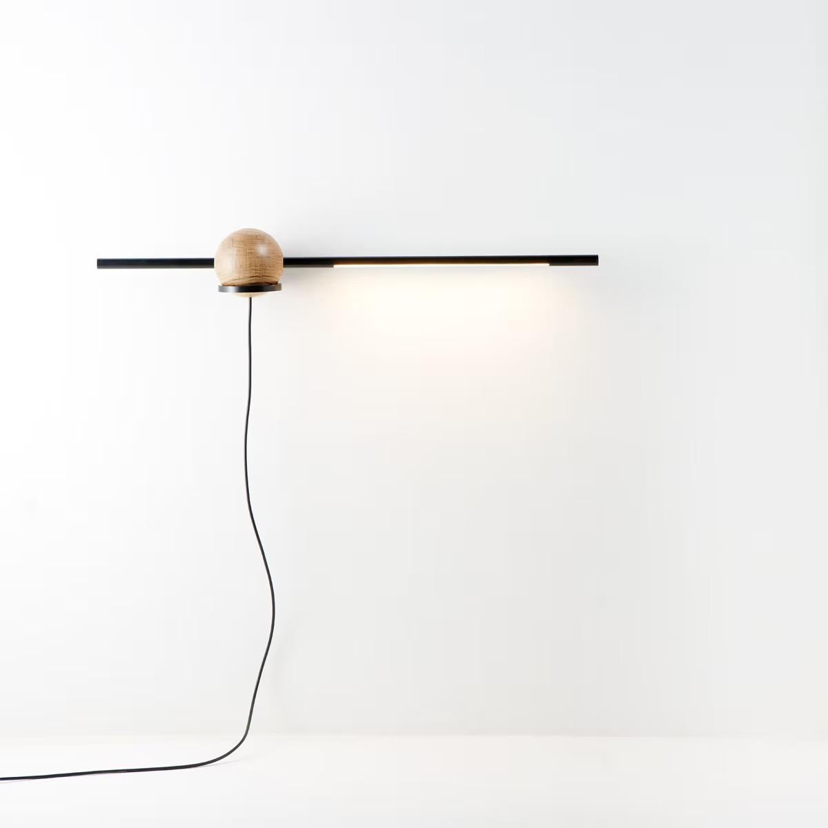 Arandela Esfera de Madera y Aluminio del Atelier Andre Ferri Brasileño en venta