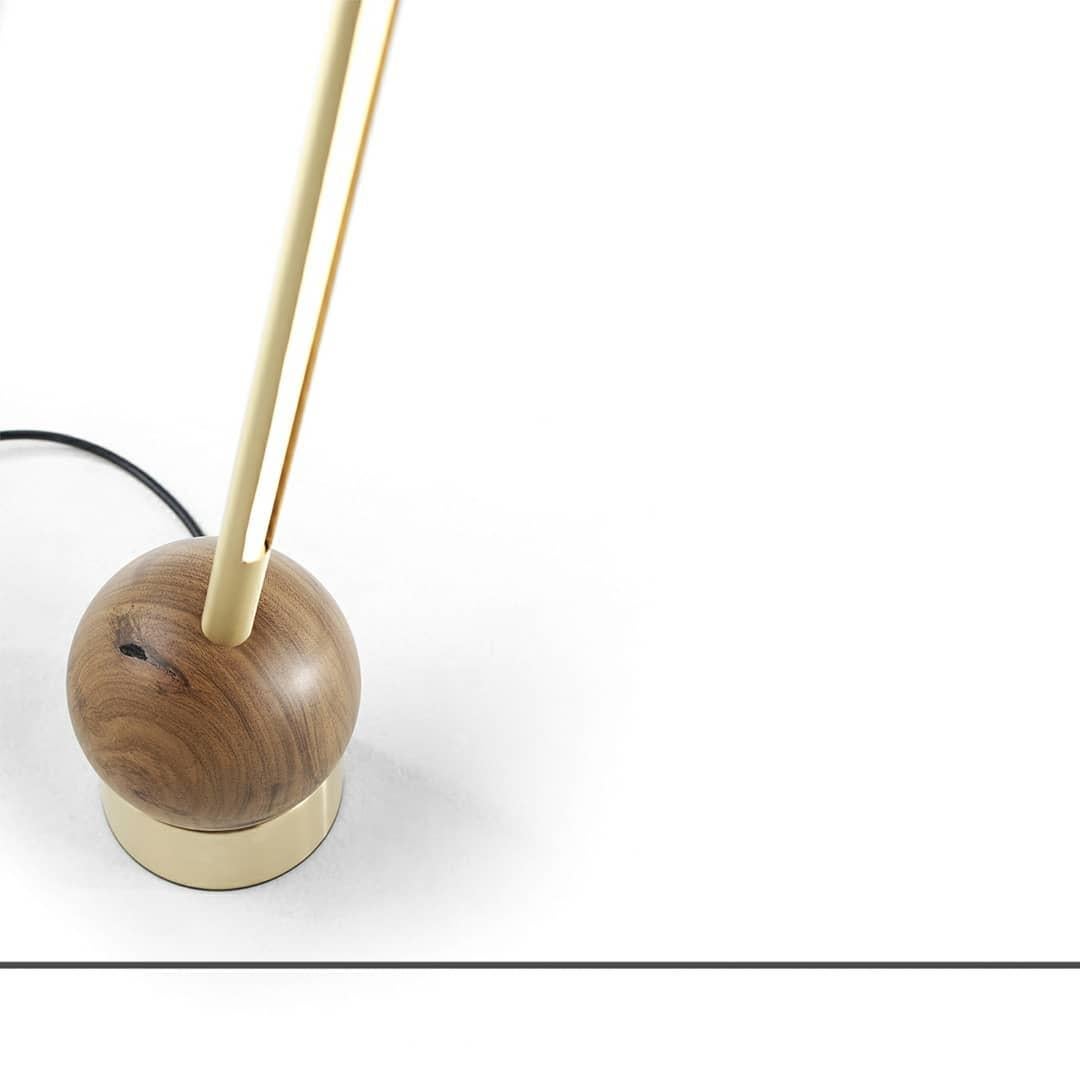 Brasiliano Luminária Esfera in legno e alluminio di Atelier A. Ferri in vendita